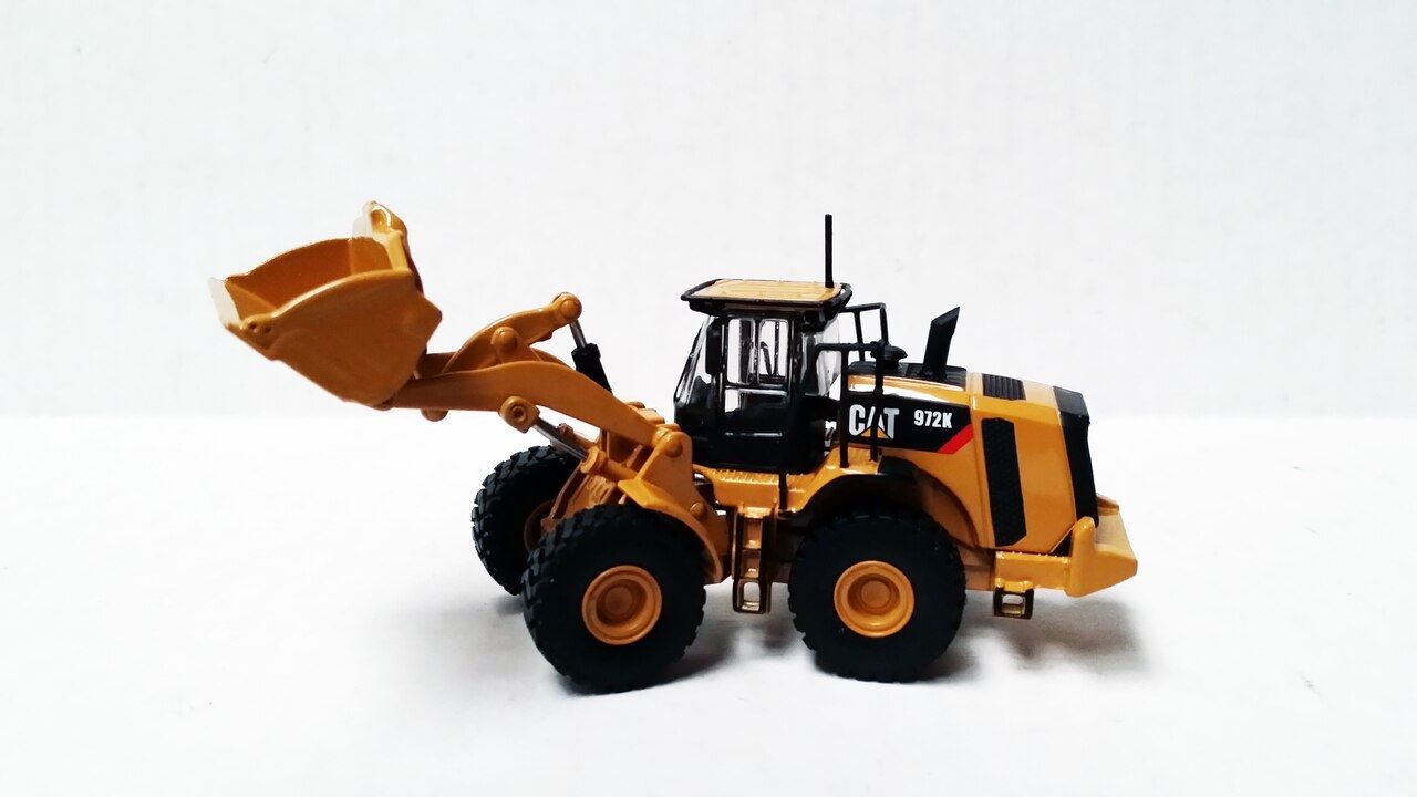 HO 1:87 Tonkin Replica Caterpillar 972K Wheeled Loader