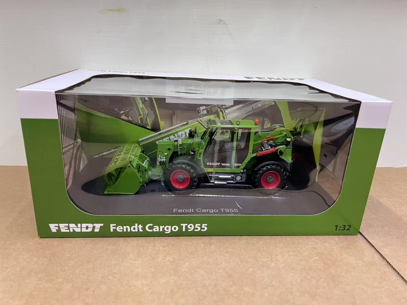 UH 1/32 Scale FENDT CARGO T955 Telehandler Diecast Model Toy Gift NIB 6288
