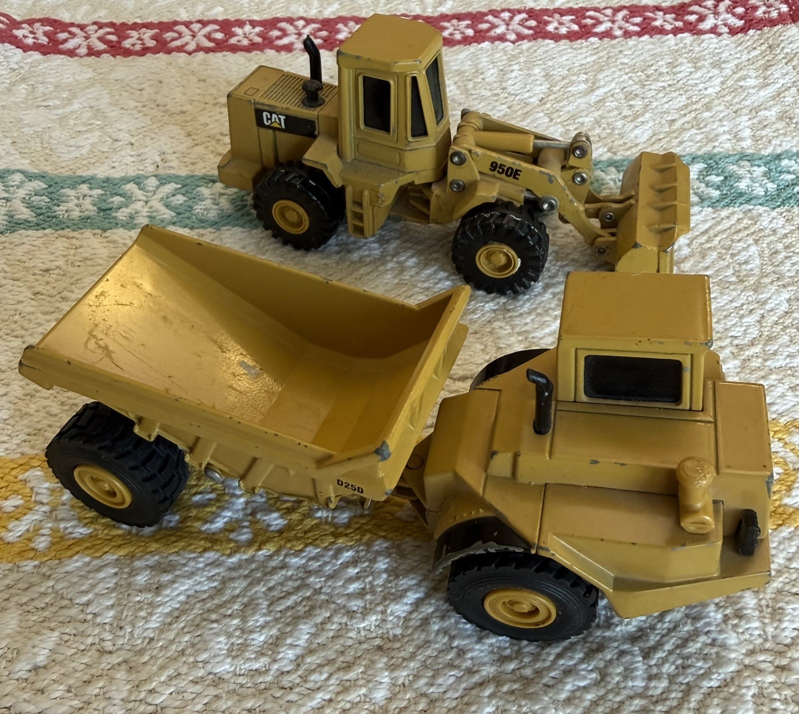 Pair ERTL Diecast CAT Dump Truck + Front Loader Toys 950E, D25D