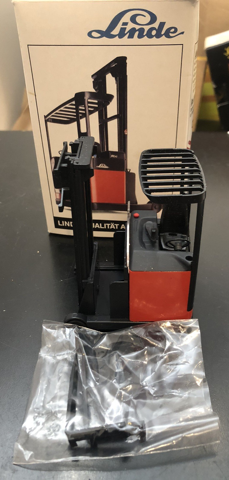 Conrad #2981 Linde R14 Forklift Pallet Truck Diecast Model Boxed – Scale 1:25