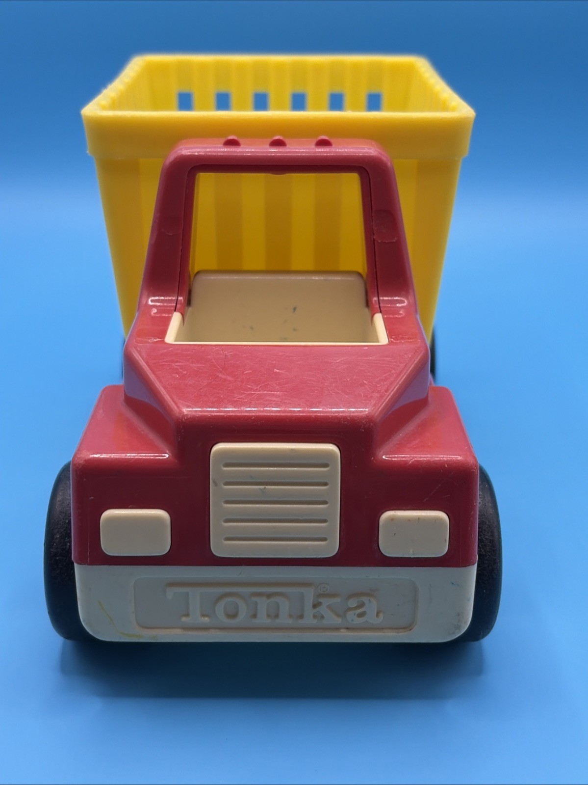 Vintage Tonka Plastic Red Yellow Circus Lion Truck Toy 7” Dump Cage Truck
