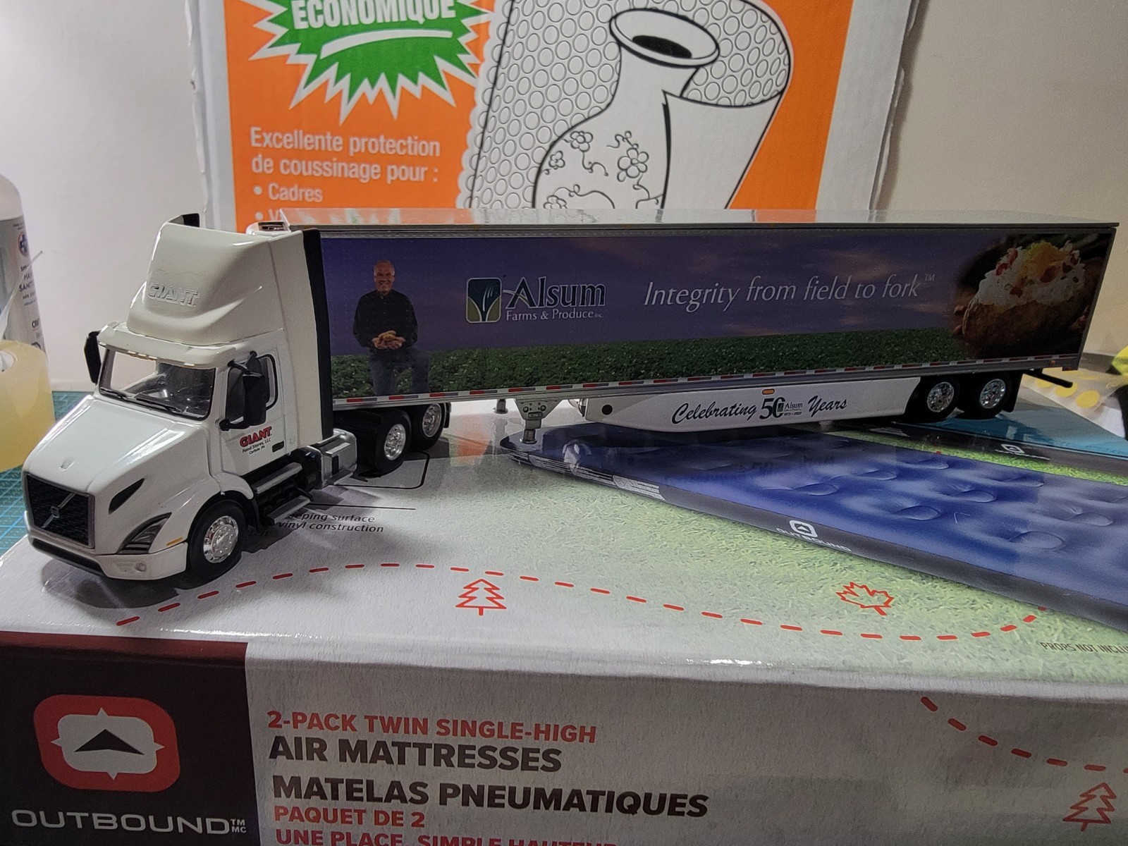 DCP 1:64 GIANT Food Stores Volvo Semi Truck w/ Alsum Farms Refrigerated Trailer