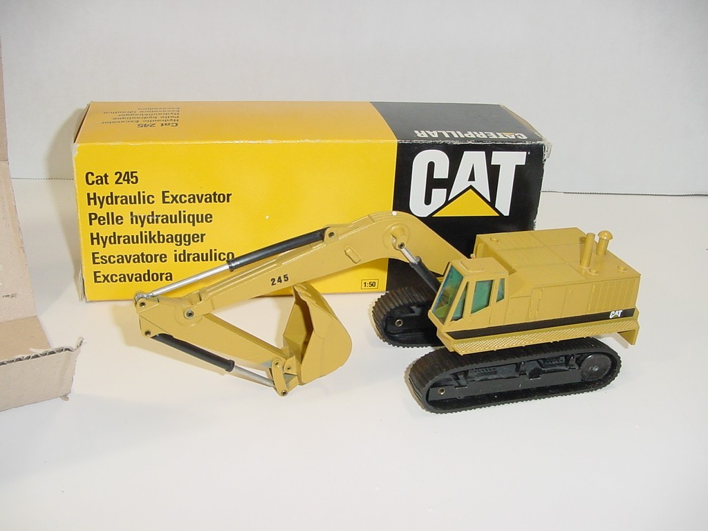 1:50 NZG Caterpillar 245 Excavator Diecast Model No. 160-177 W. Germany NIB!