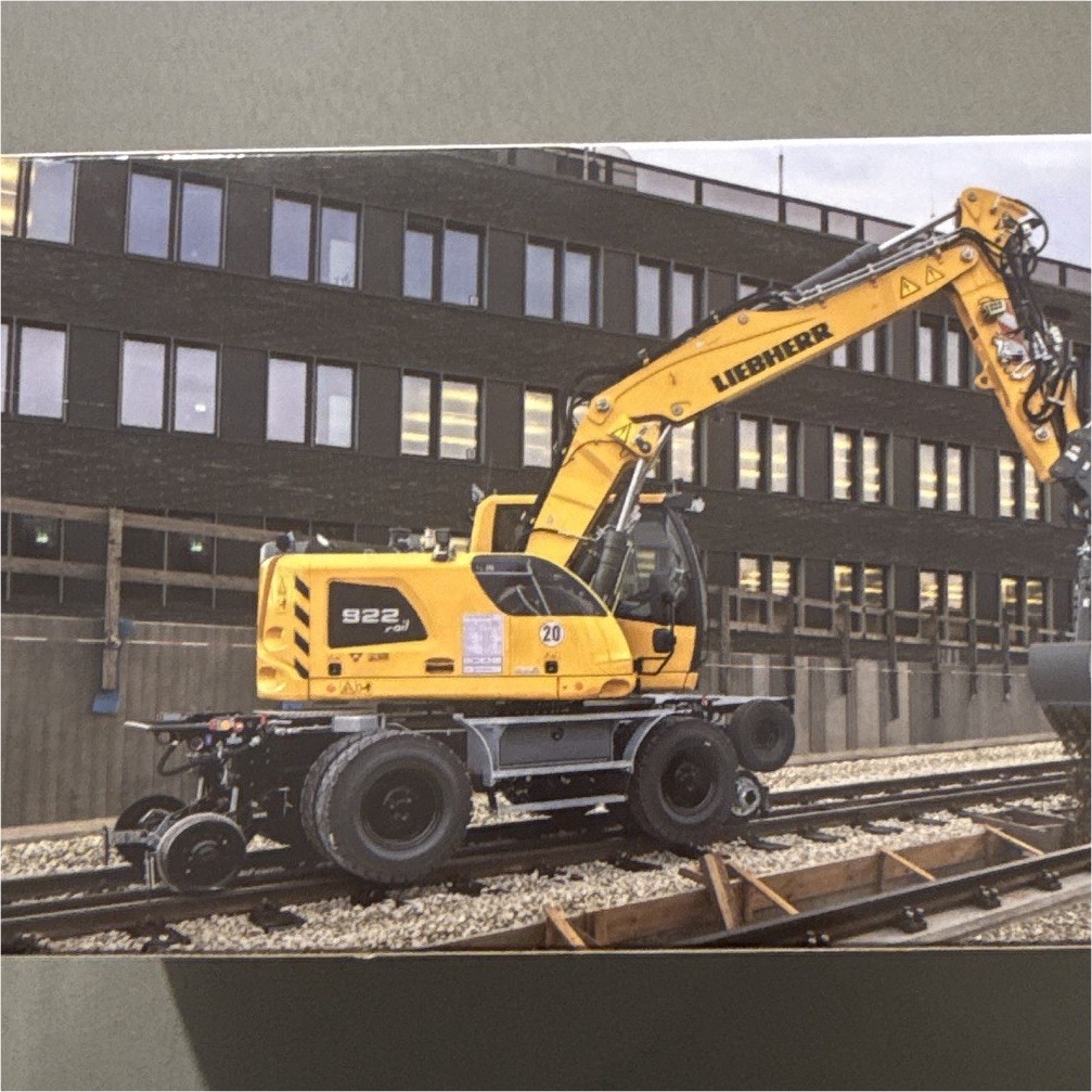 NZG Liebherr A 922 Rail Litronic Excavator 1:50 Diecast Model w/ Case