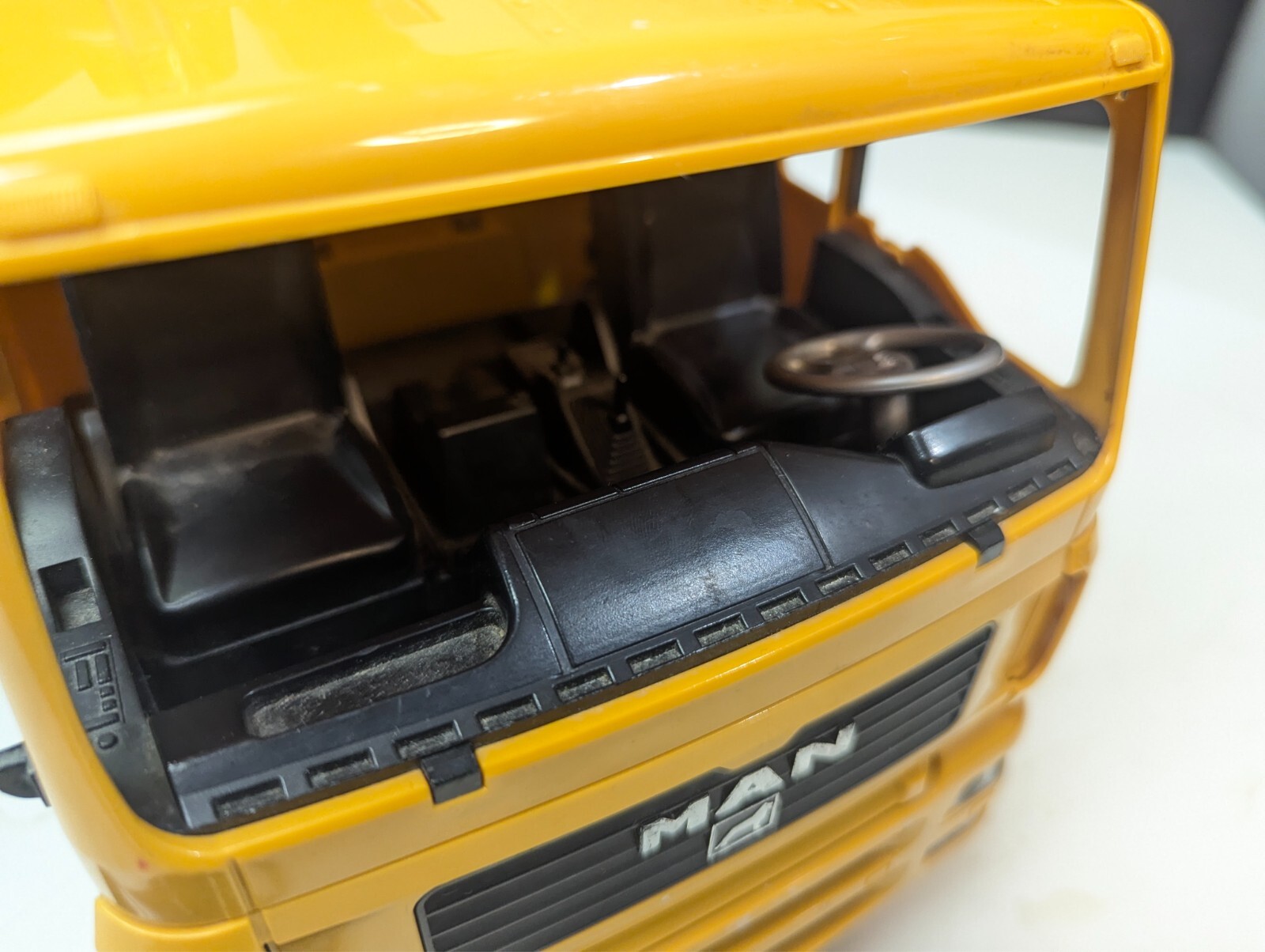 1/16 Scale Plastic BRUDER MAN YELLOW TELE-CRANE TC 4500 TGA-41.440n READ