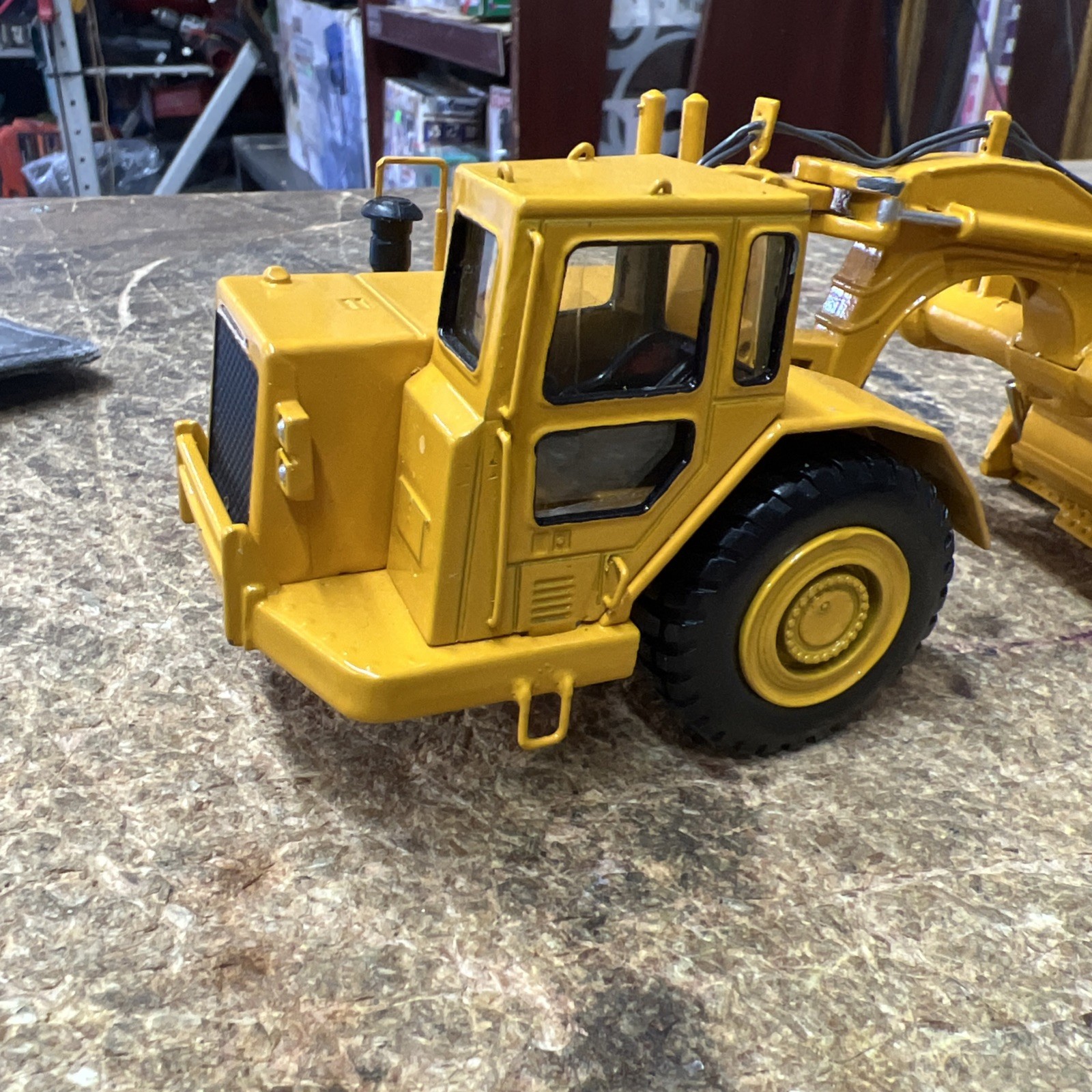Caterpillar Cat 639D Elevating Scraper CCM 1:48 Scale Diecast Model *SEE PICS*
