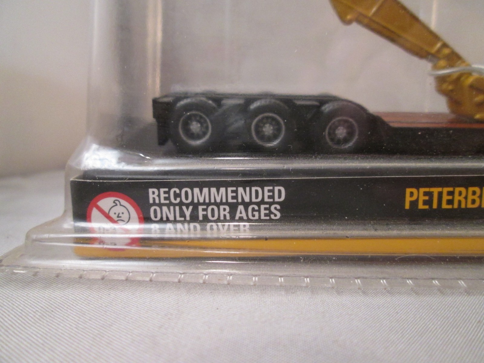 Norscot 55416 HO SCALE Peterbuilt 389, Trailking Low-boy trailer & Cat D5M Tract