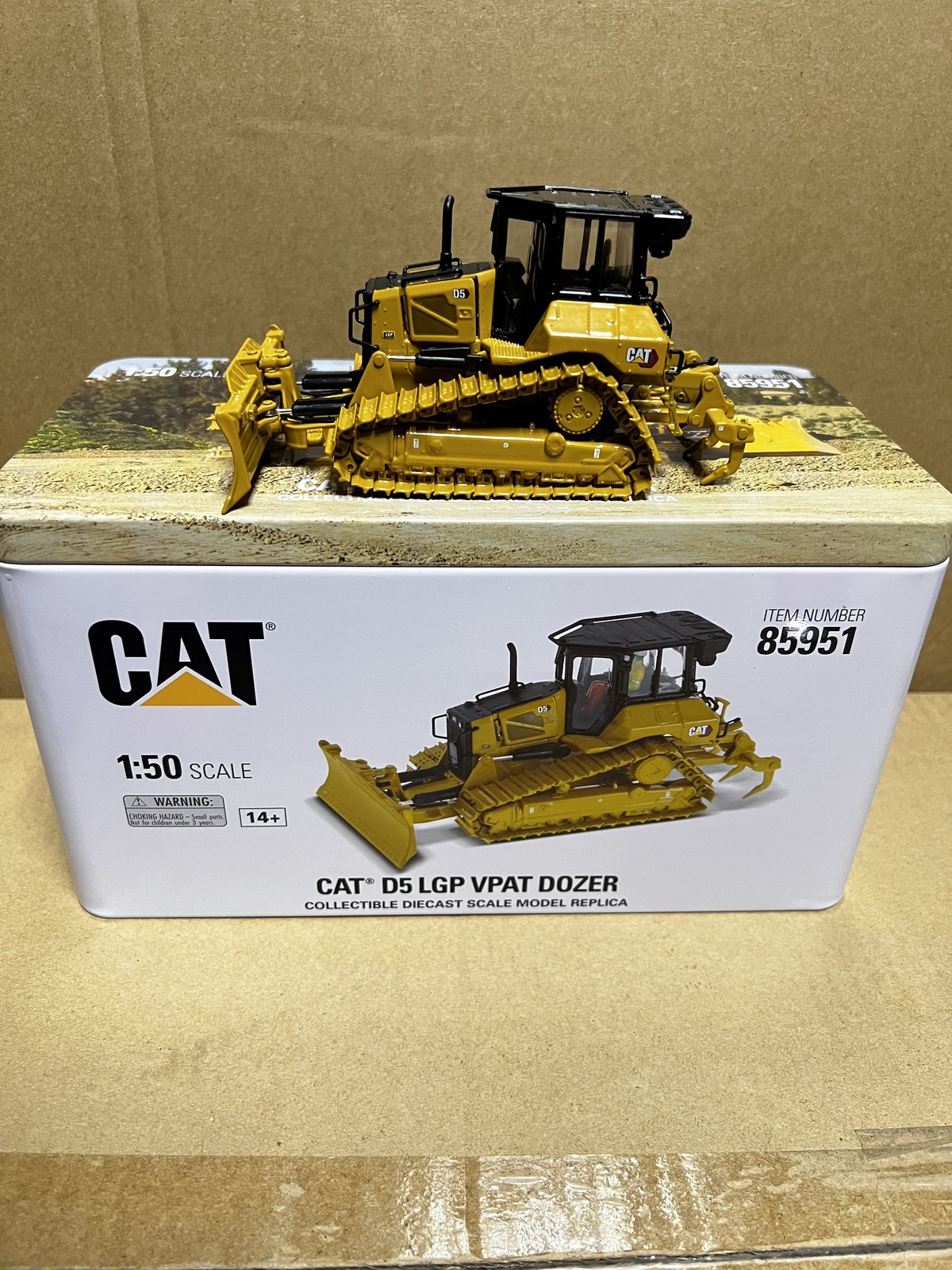 DM 1:50 CAT D5 LGP Caterpillar tracked bulldozer vehicle shovel model 85951