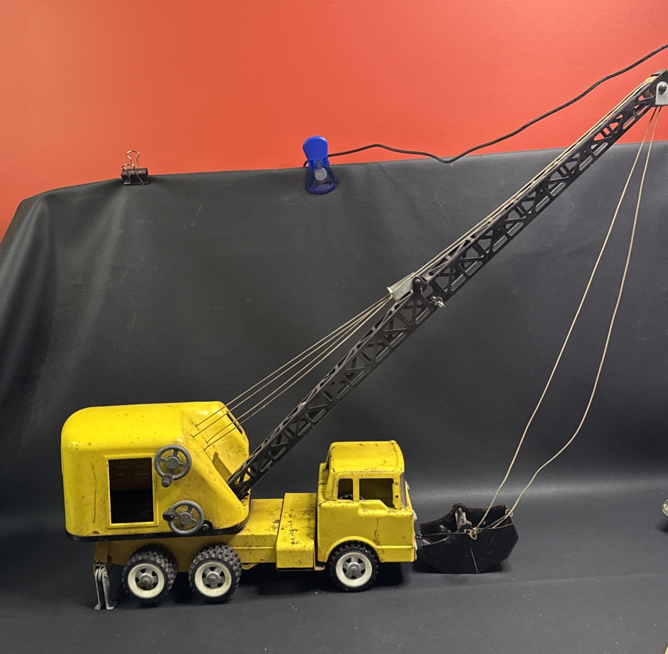 VINTAGE STRUCTO MOBILE CRANE PRESSED STEEL READ