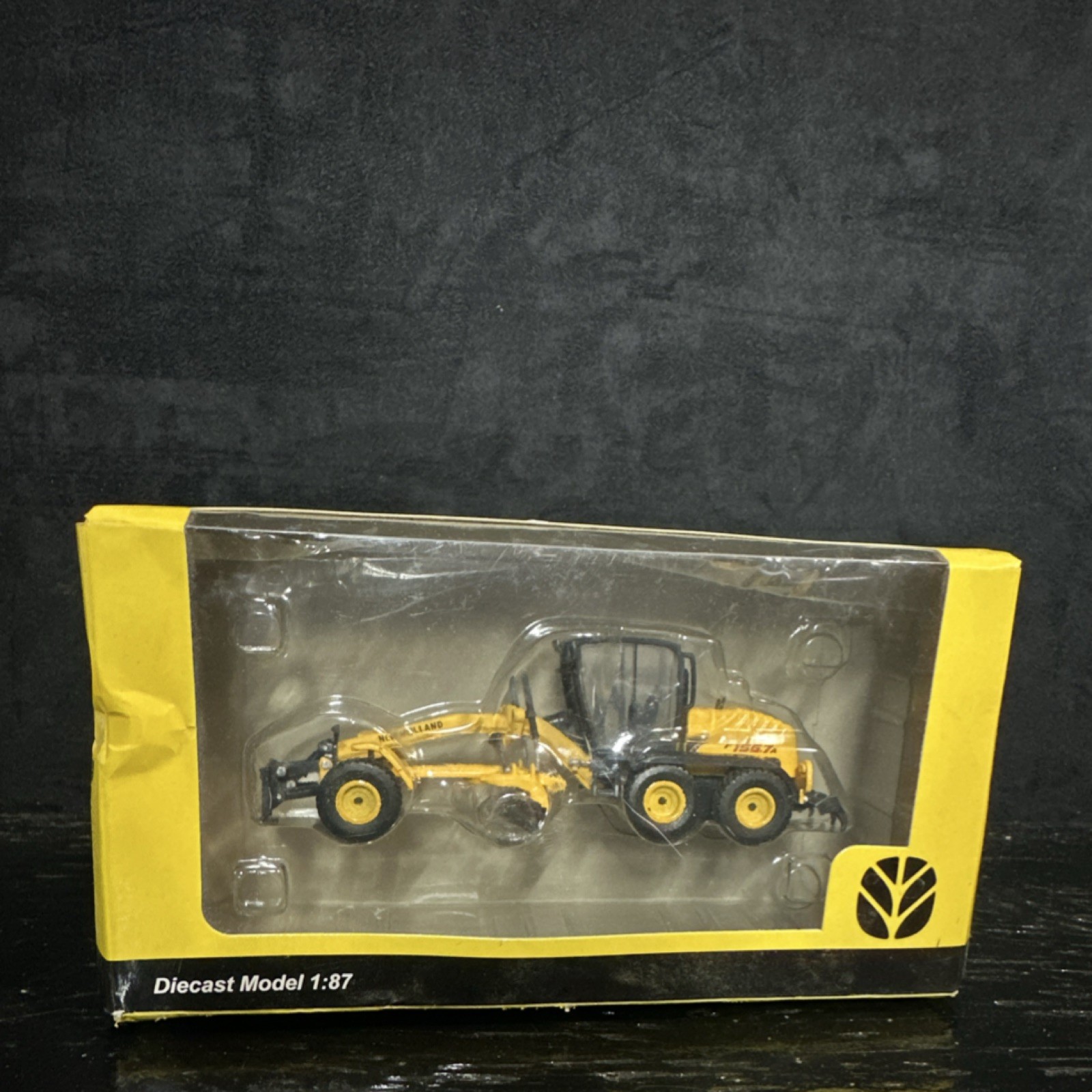 New Holland Construction F156.7A Road Grader Diecast Model 1:87 Yellow Black