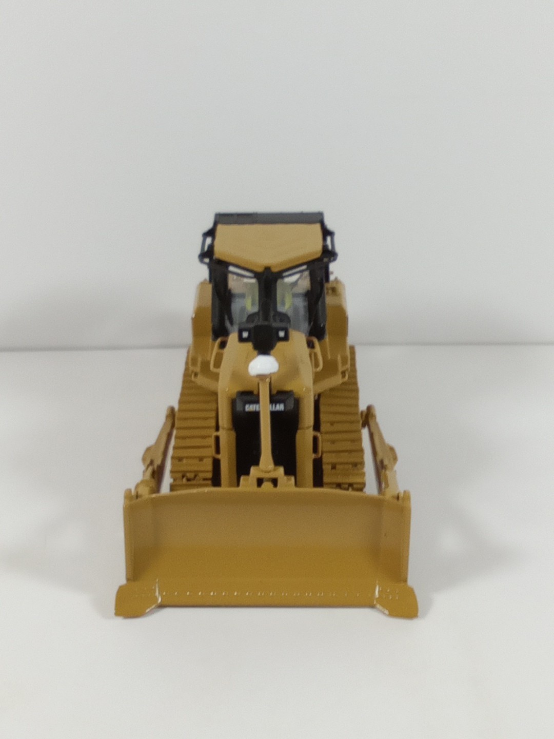 CAT D7E Track Type Tractor Dozer 1:50 Scale Diecast Masters 85224 MB