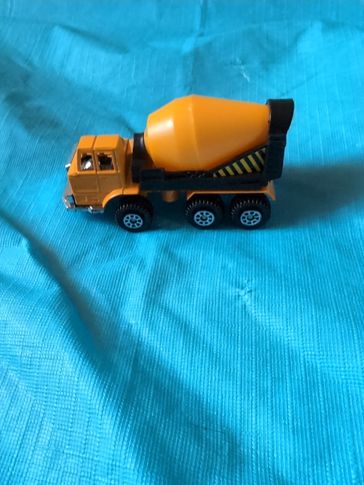 TOOTSIE TOY Construction Equipment Cement Mixer Truck Yellow 4″ Diecast