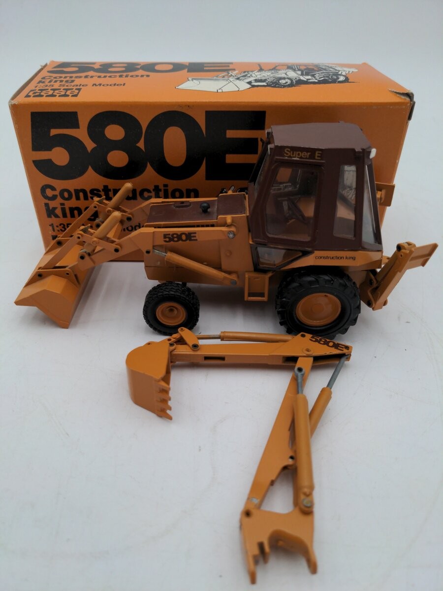 Conrad 2933 1:35 Scale Diecast Case 580E Backhoe Loader/Box