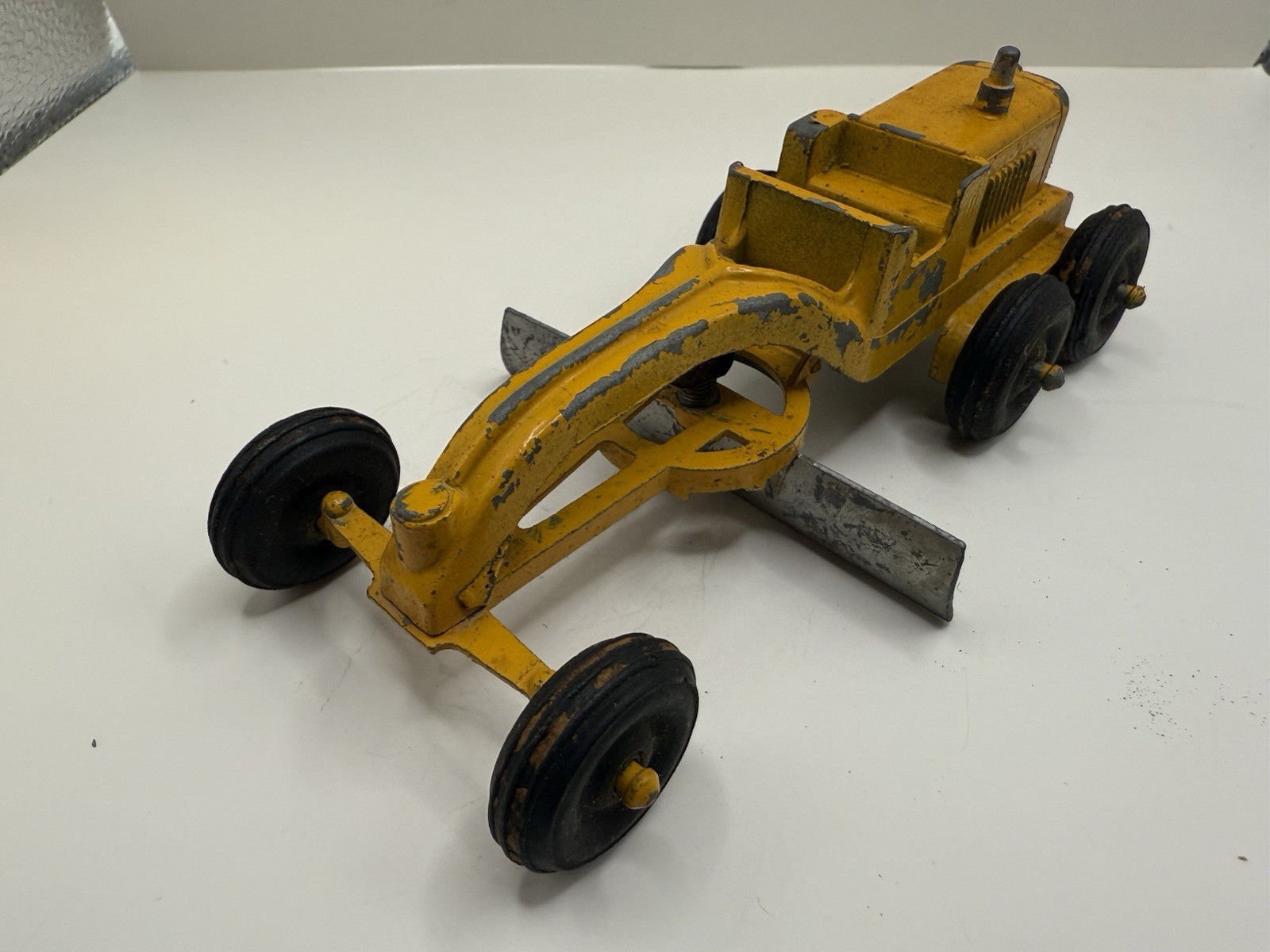 VINTAGE TOOTSIETOY CATERPILLAR ROAD GRADER