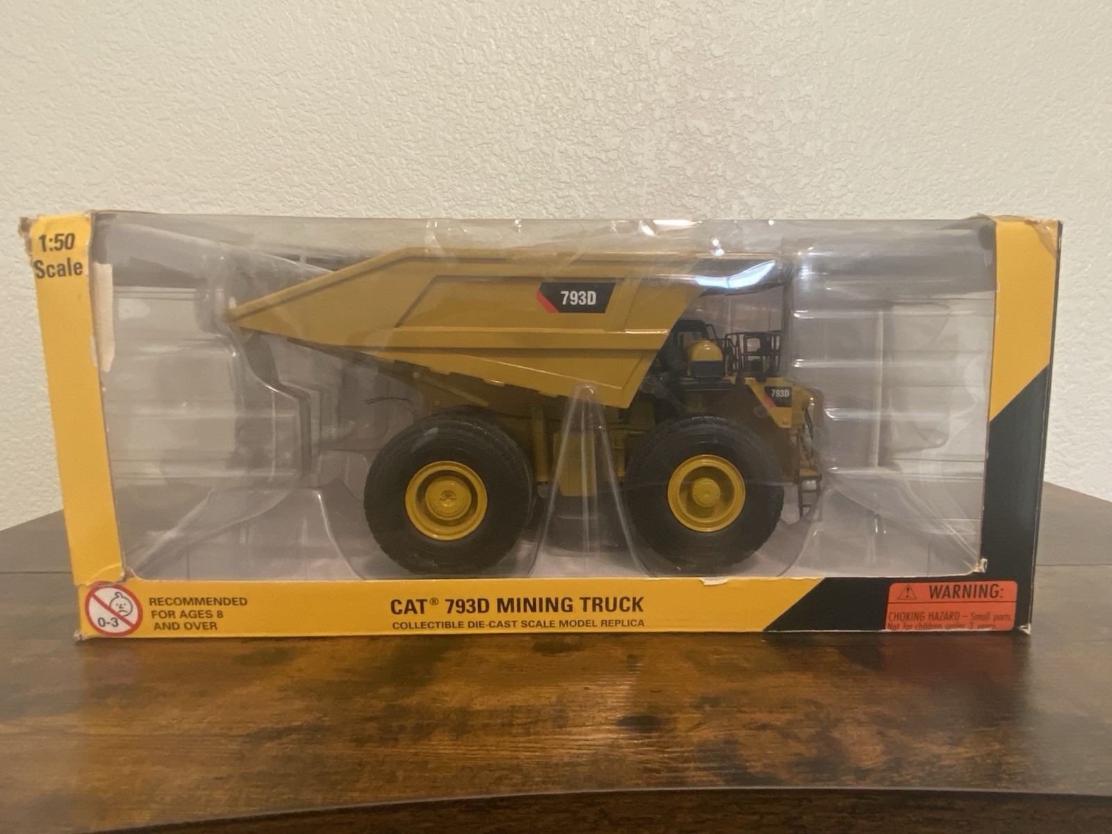 Norscot 1/50 Scale Diecast Caterpillar 793D Mining Truck w/ Box