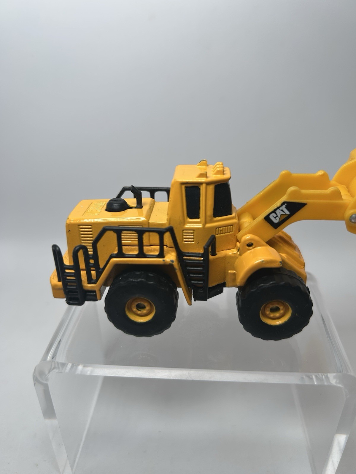 CAT Bulldozer 2019 Metal Body – Arm & Scoop Plastic