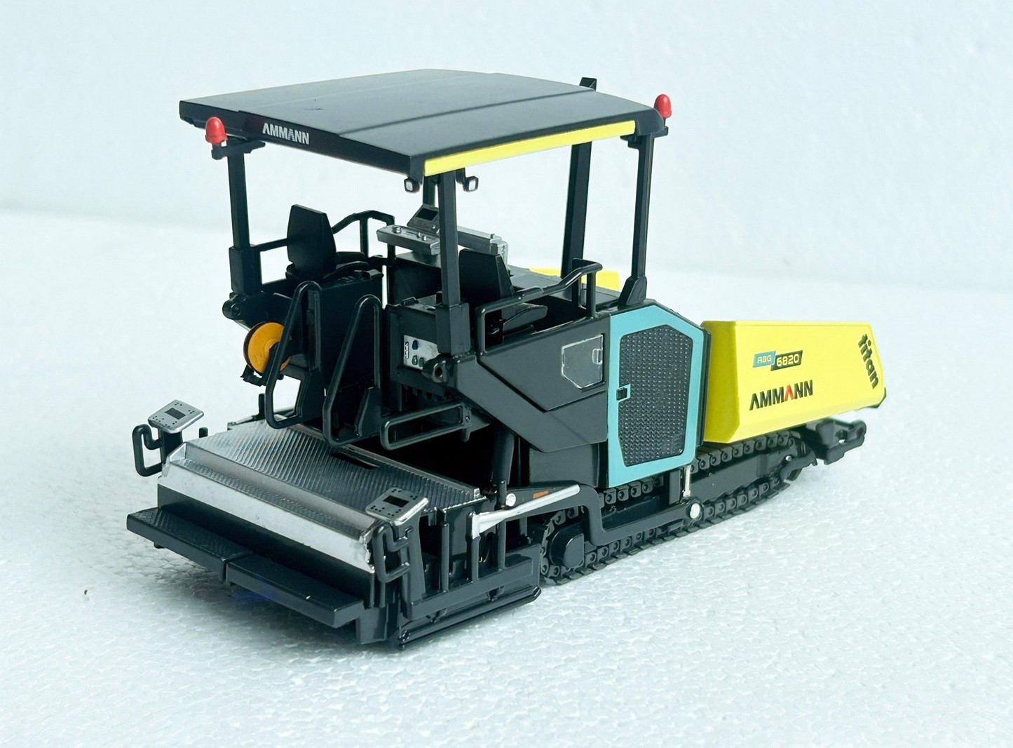 1/50 Scale AMMANN ABG 6820 TRACKED ASPHALT PAVER Green Diecast Model Toy Gift