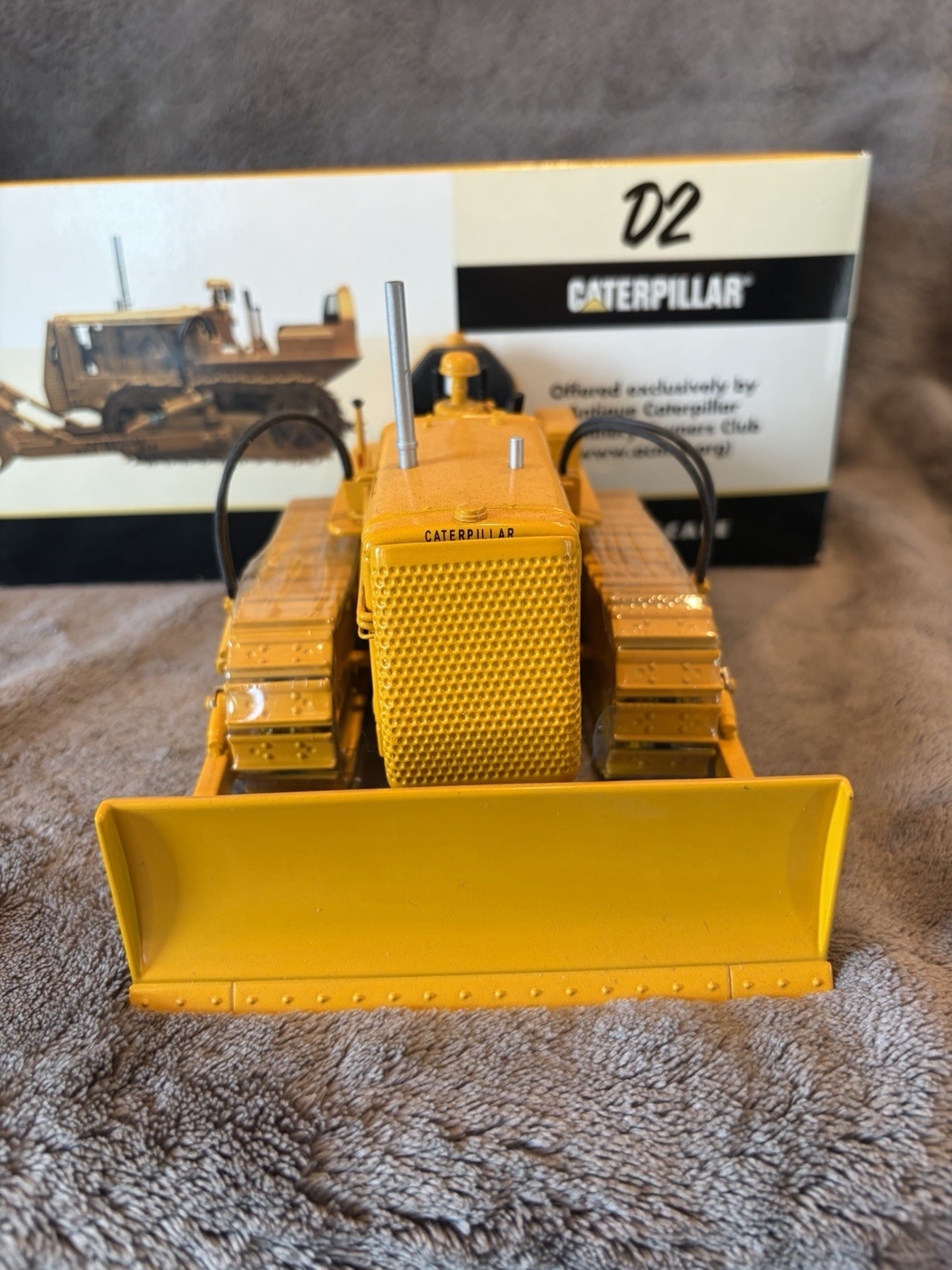 Caterpillar Cat D2 Dozer with Tool Bar Blade – SpecCast 1:16 Scale #CUST782 New