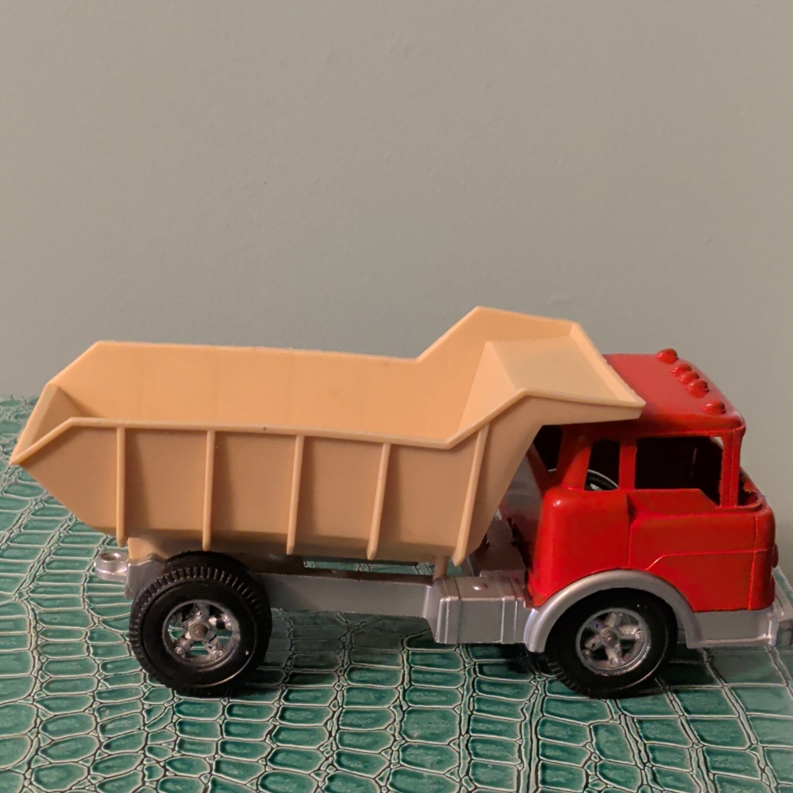 Hubley Vintage 1960s Ford Model C Dump Truck