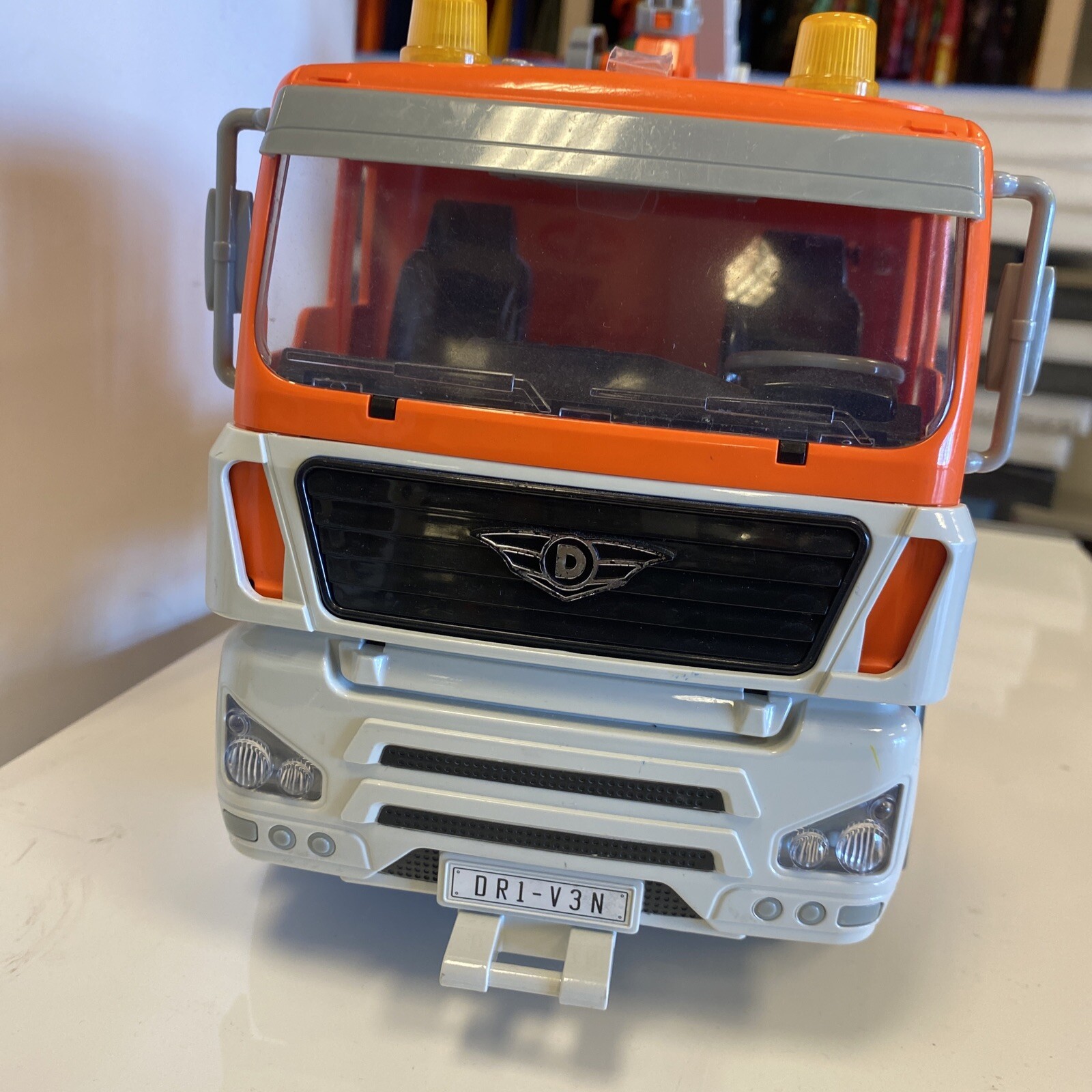 DRIVEN – Toy Crane Truck – Standard Series