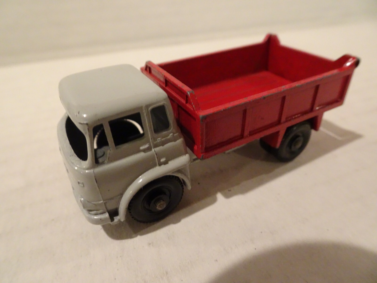 Matchbox #3B Lesney England BEDFORD 7 & 1/2 TON TIPPER, Red Dump, BPW, 1961