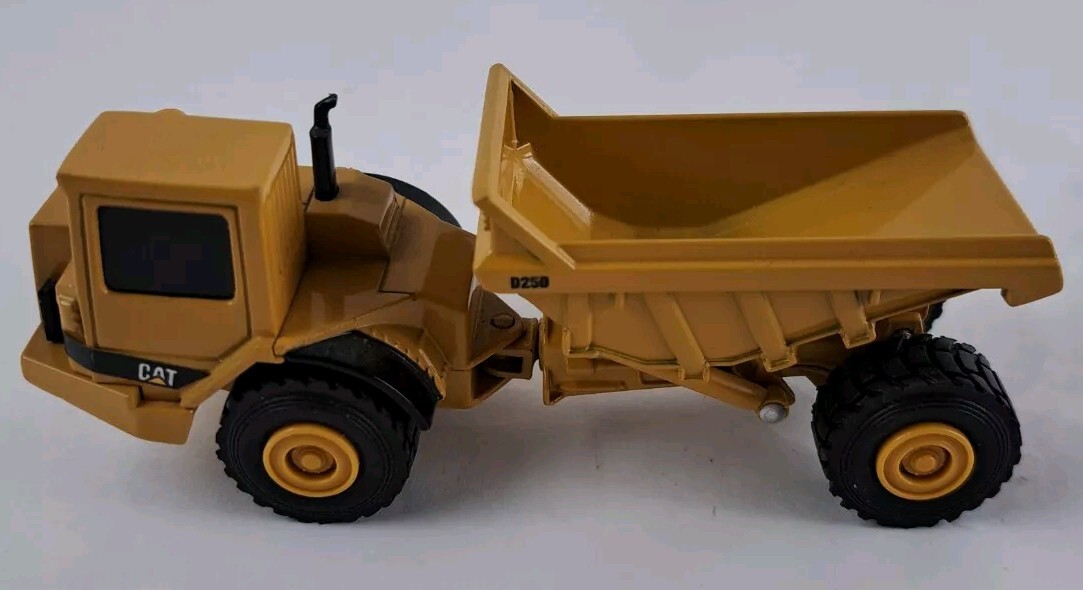 ERTL Caterpillar CAT D25D Articulated Dump Truck 1:64 (loose – no box)