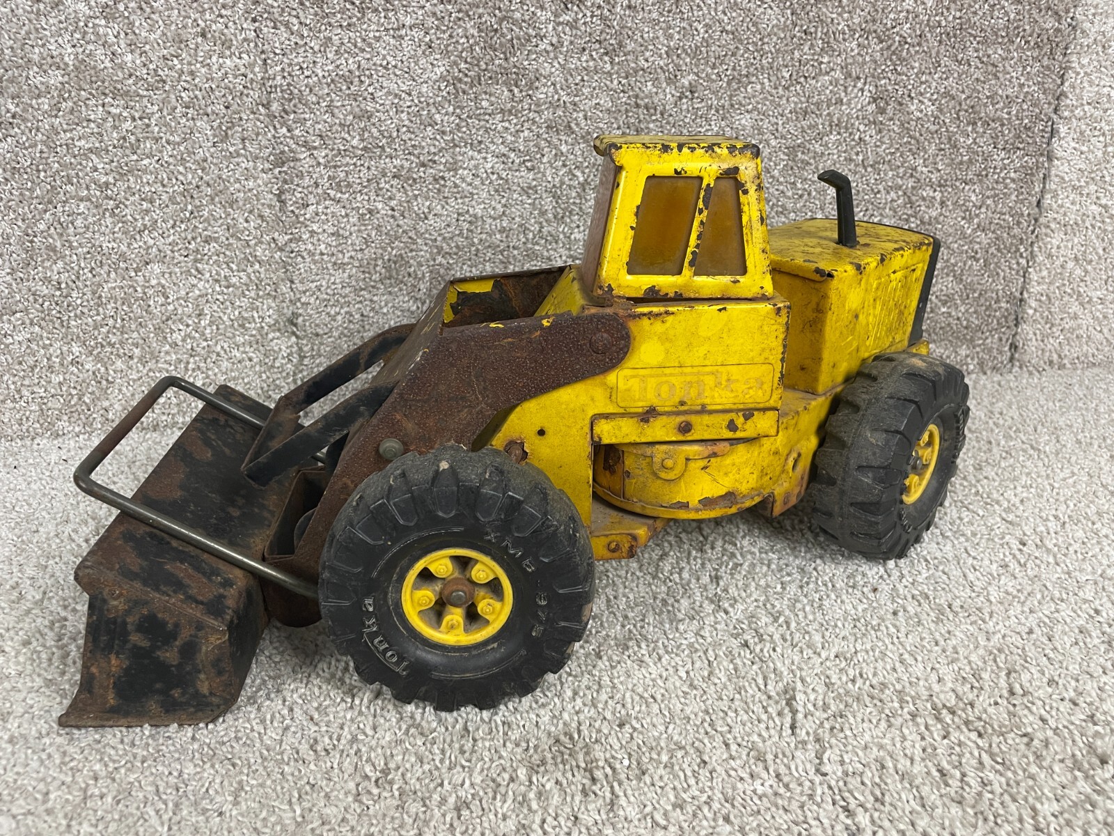 Vintage Tonka XMB 975 Pressed Steel Front Loader Truck 20″x10″ Yellow Black