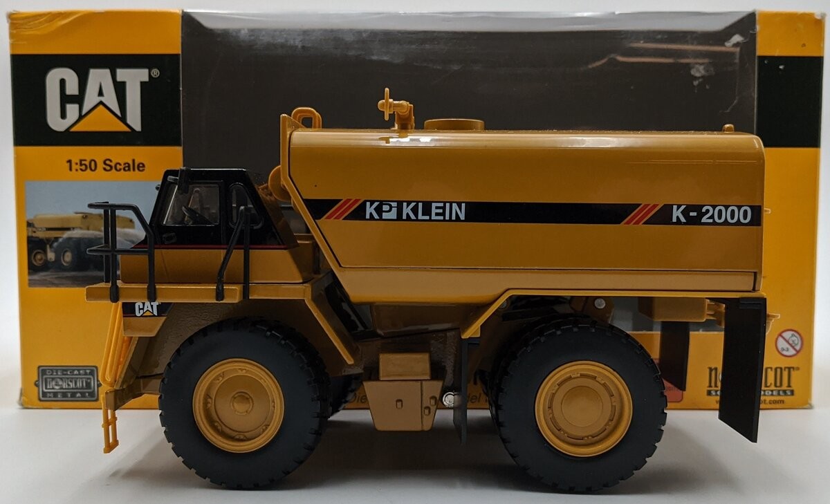 Norscot 55142 1:50 DieCast Caterpillar 777D Off Highway Truck w/Klein Water Tank