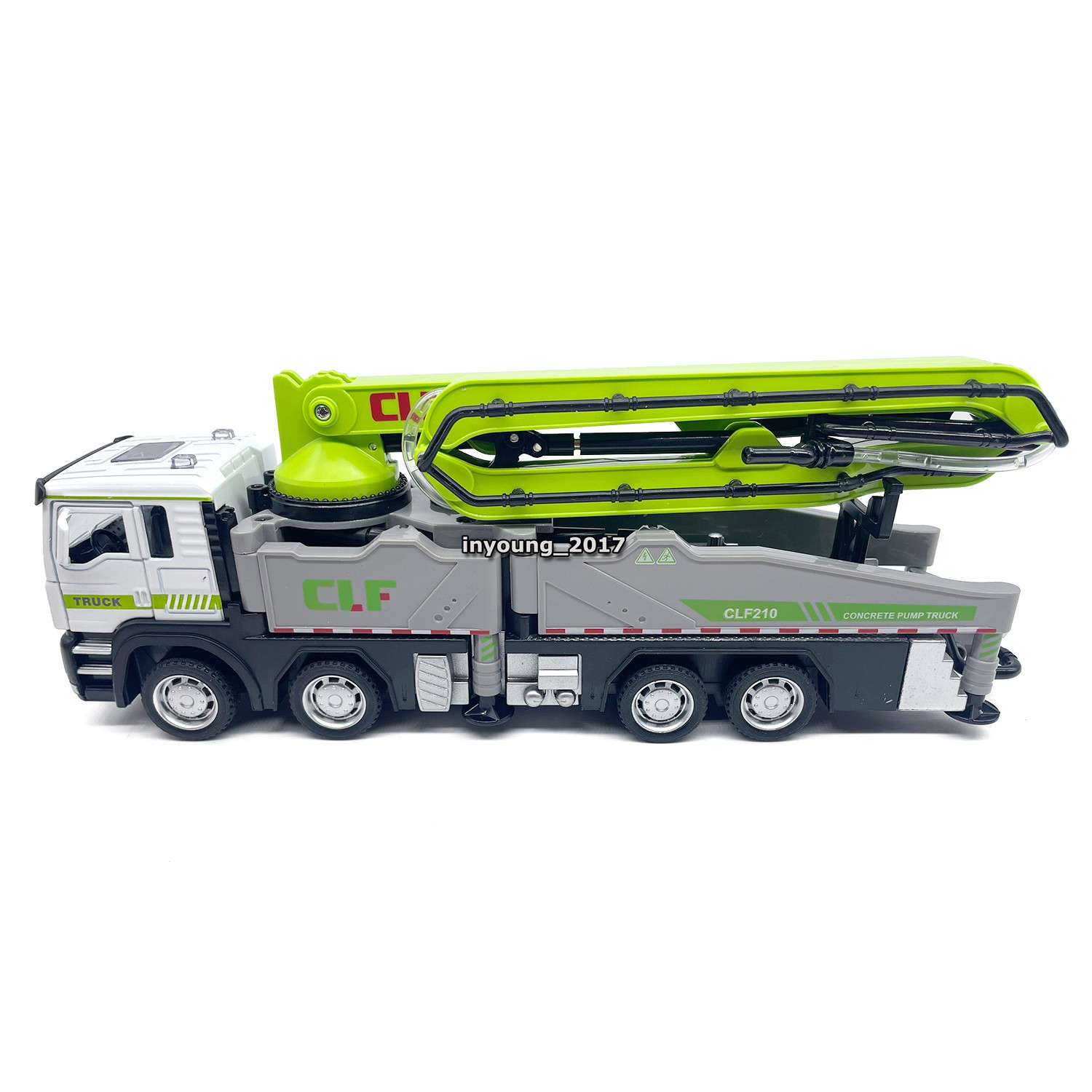 1:60 Concrete Pump Truck Toys for Boys Diecast Construction Vehicle Model White
