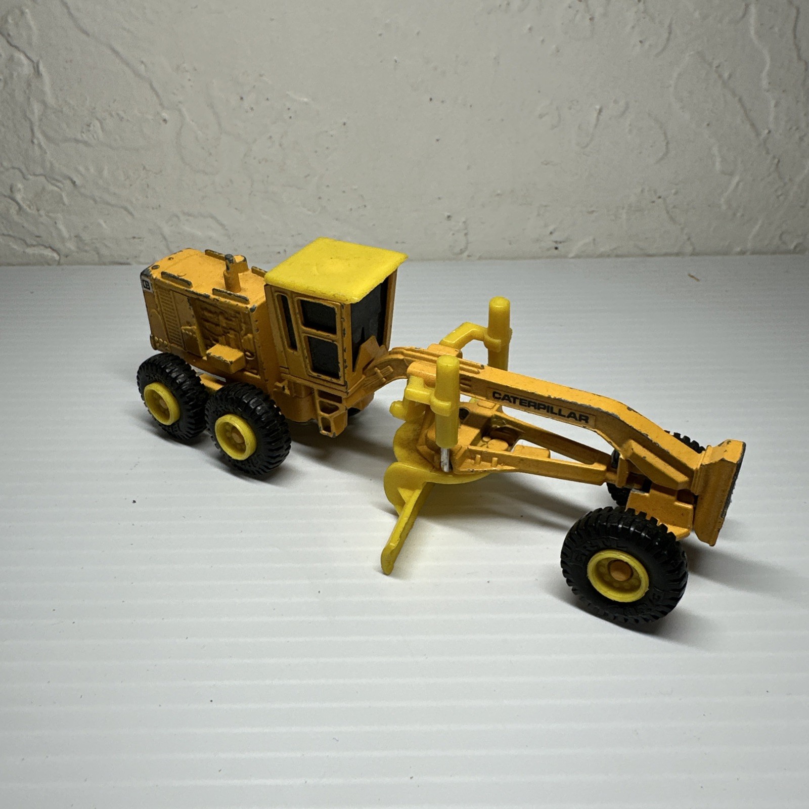 Vintage Ertl Mighty Movers Caterpillar Road Grader 6″ Die-Cast Pre-owned