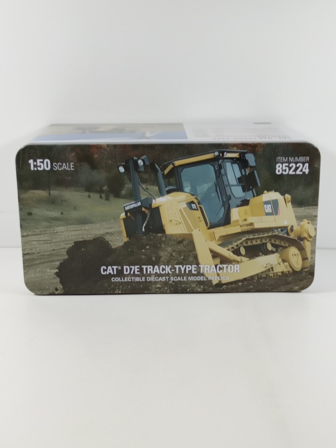 CAT D7E Track Type Tractor Dozer 1:50 Scale Diecast Masters 85224 MB