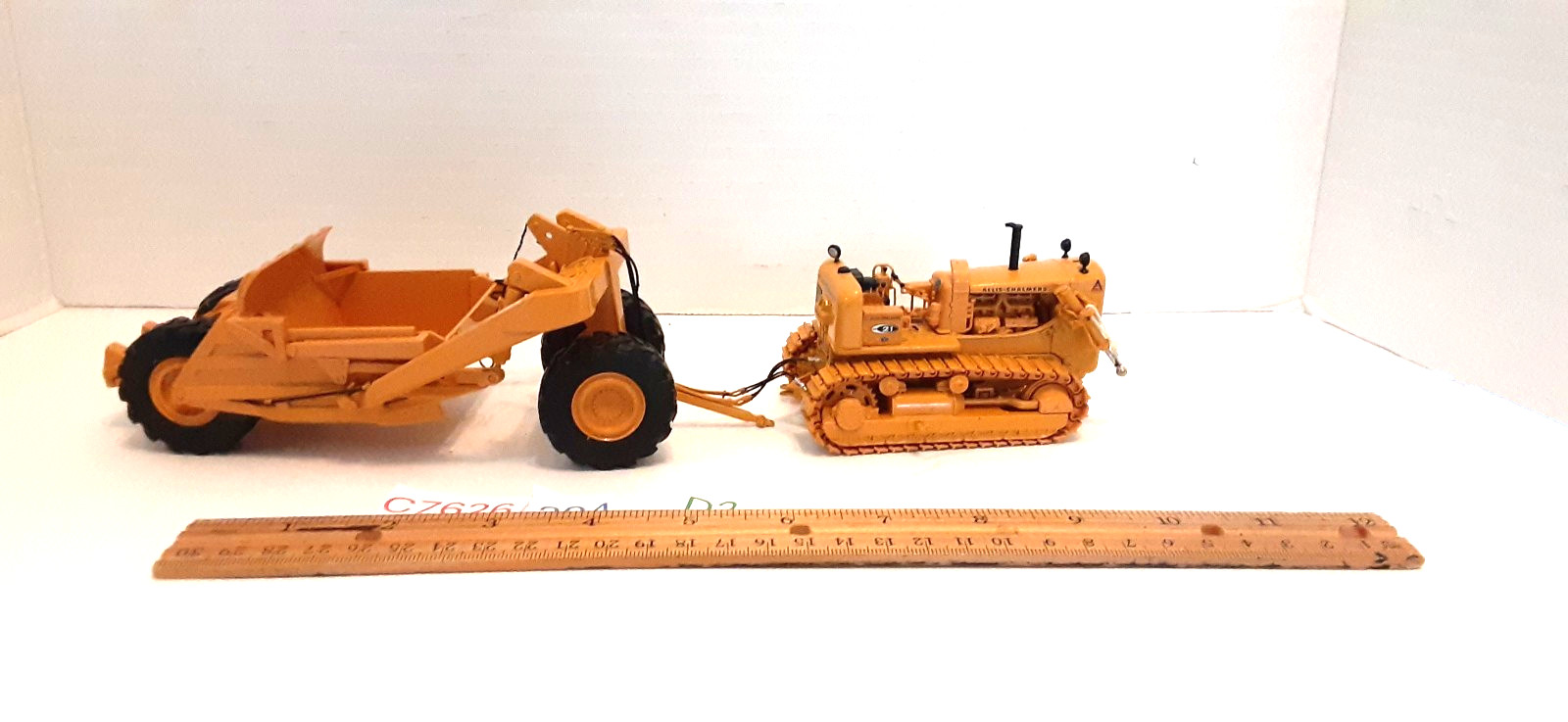 1:50 Allis-Chalmers HD-21 Crawler With Ejector Scraper By First Gear