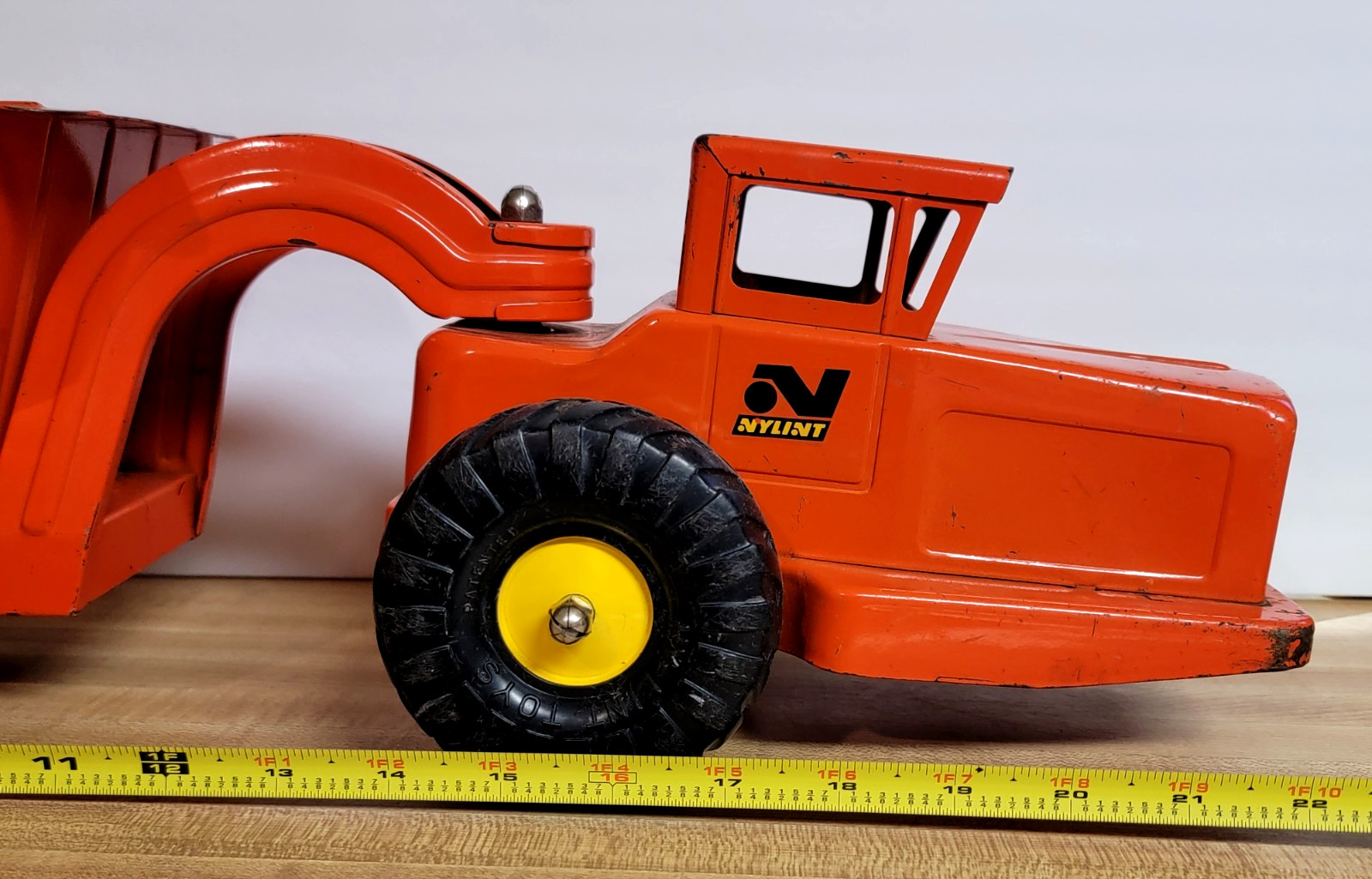 Vintage 1960s NYLINT 4600 HYDRAULIC DUMPER construction toy 23″ Ny Lint READ