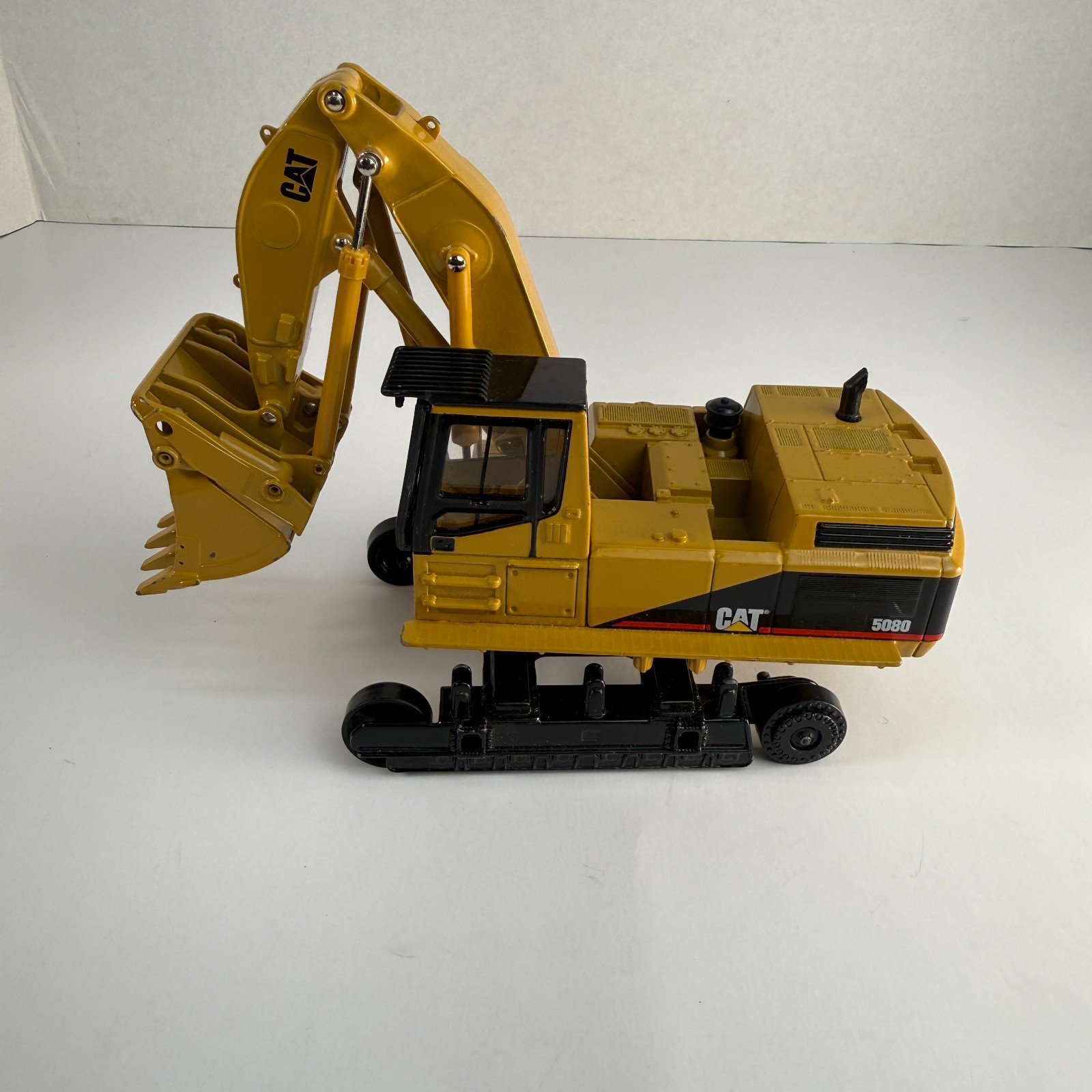 NORSCOTT GROUP INC. CATERPILLAR 5080 FRONT SHOVEL DIE-CAST 1/50 Missing track