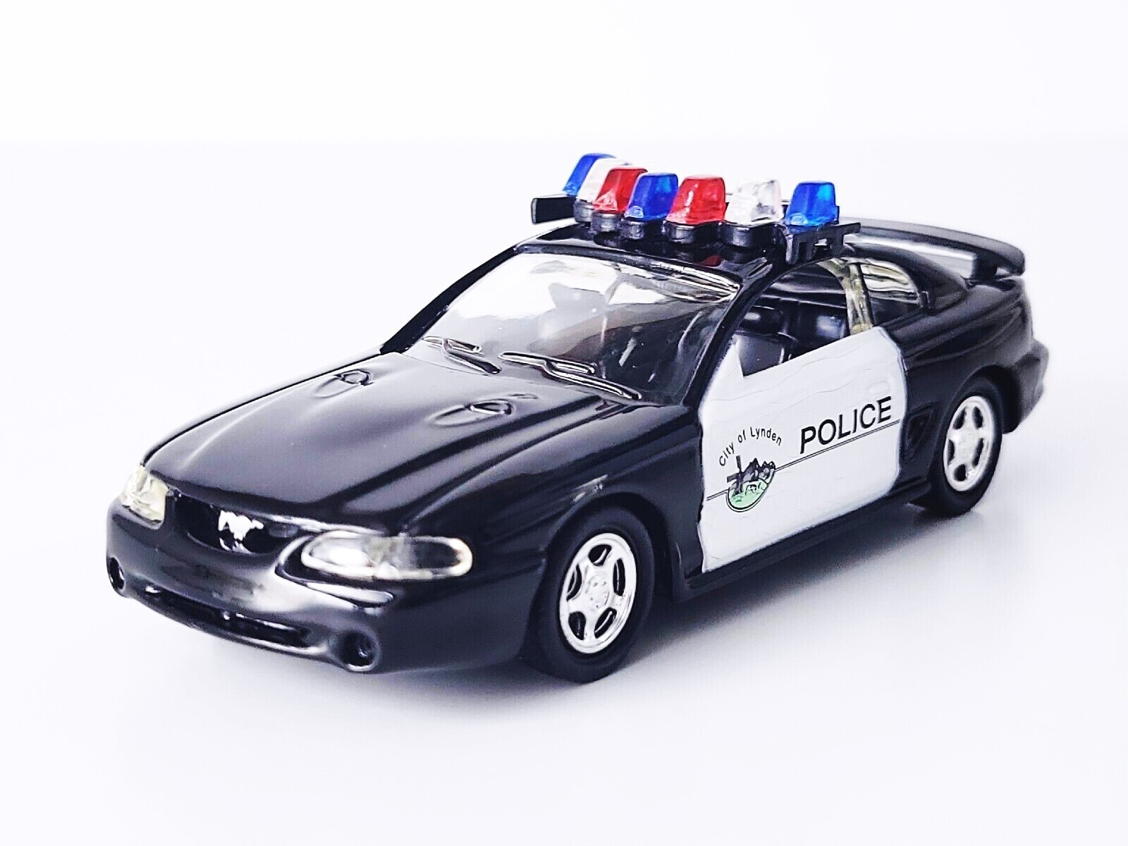 Road Champs 63117 Ford 1998 Mustang City of Lynden WA Police 1/43 Die-cast MIB