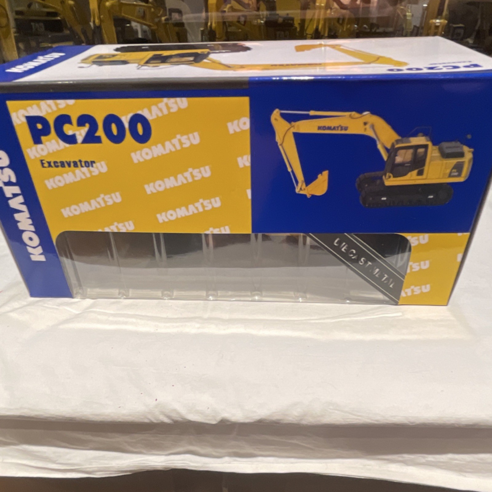 Komatsu PC200 Excavator Diecast Model 1:50 Scale Yellow Black Unopened Box