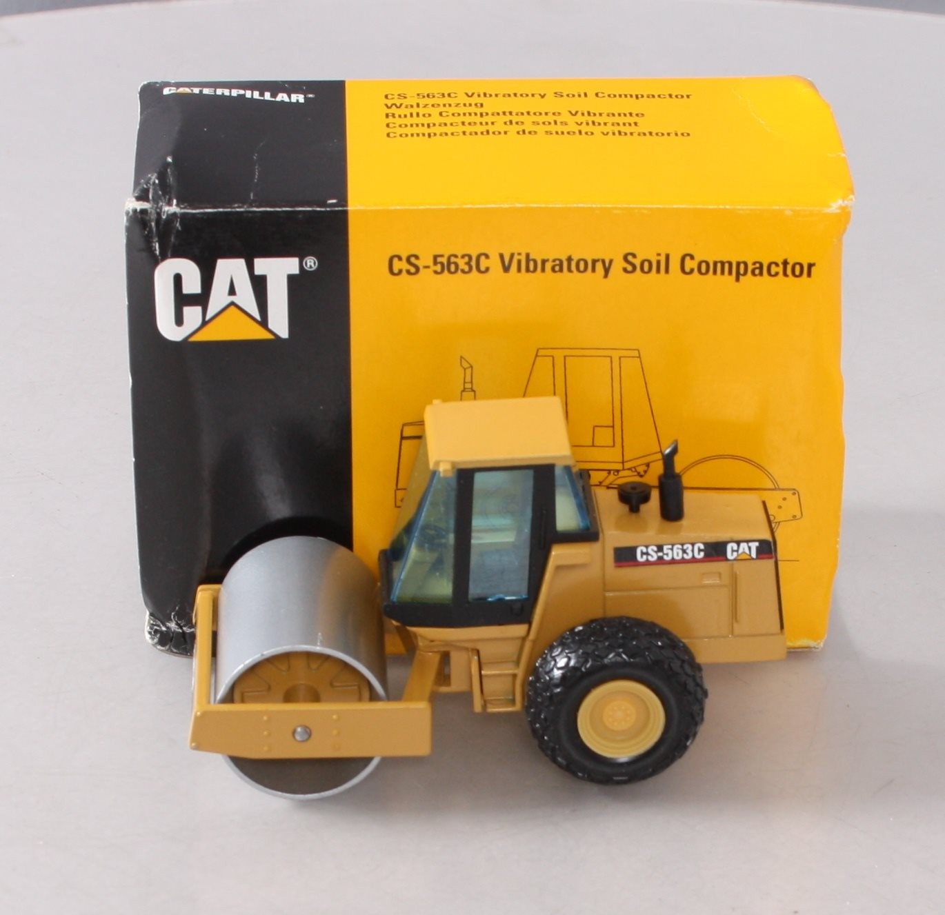 NZG 4011 1:50 Caterpillar CS-563C Vibratory Soil Compactor LN/Box