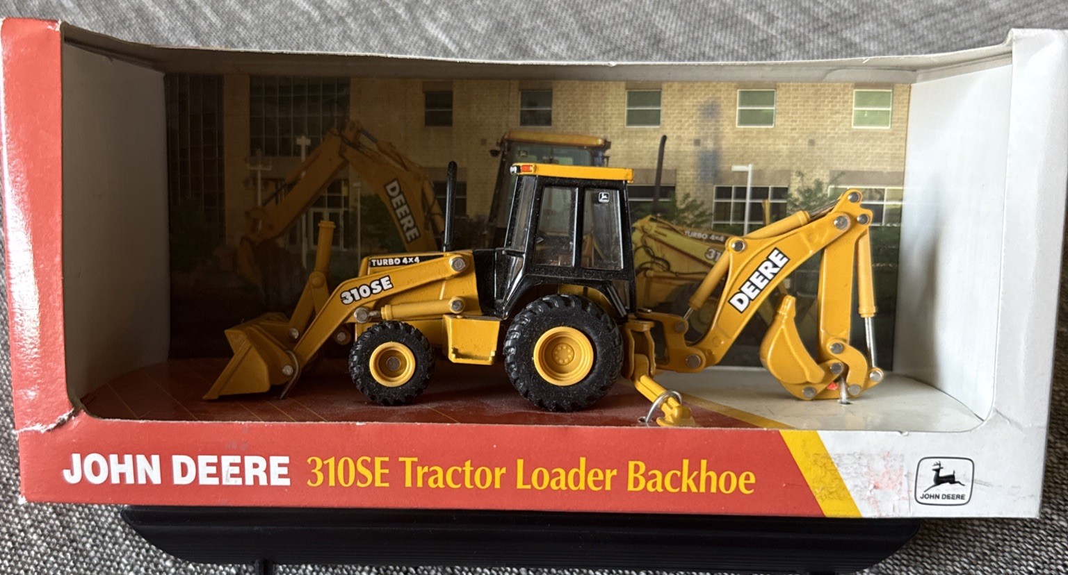1997 ERTL John Deere 310SE Tractor 1:50 Diecast NIB #5769