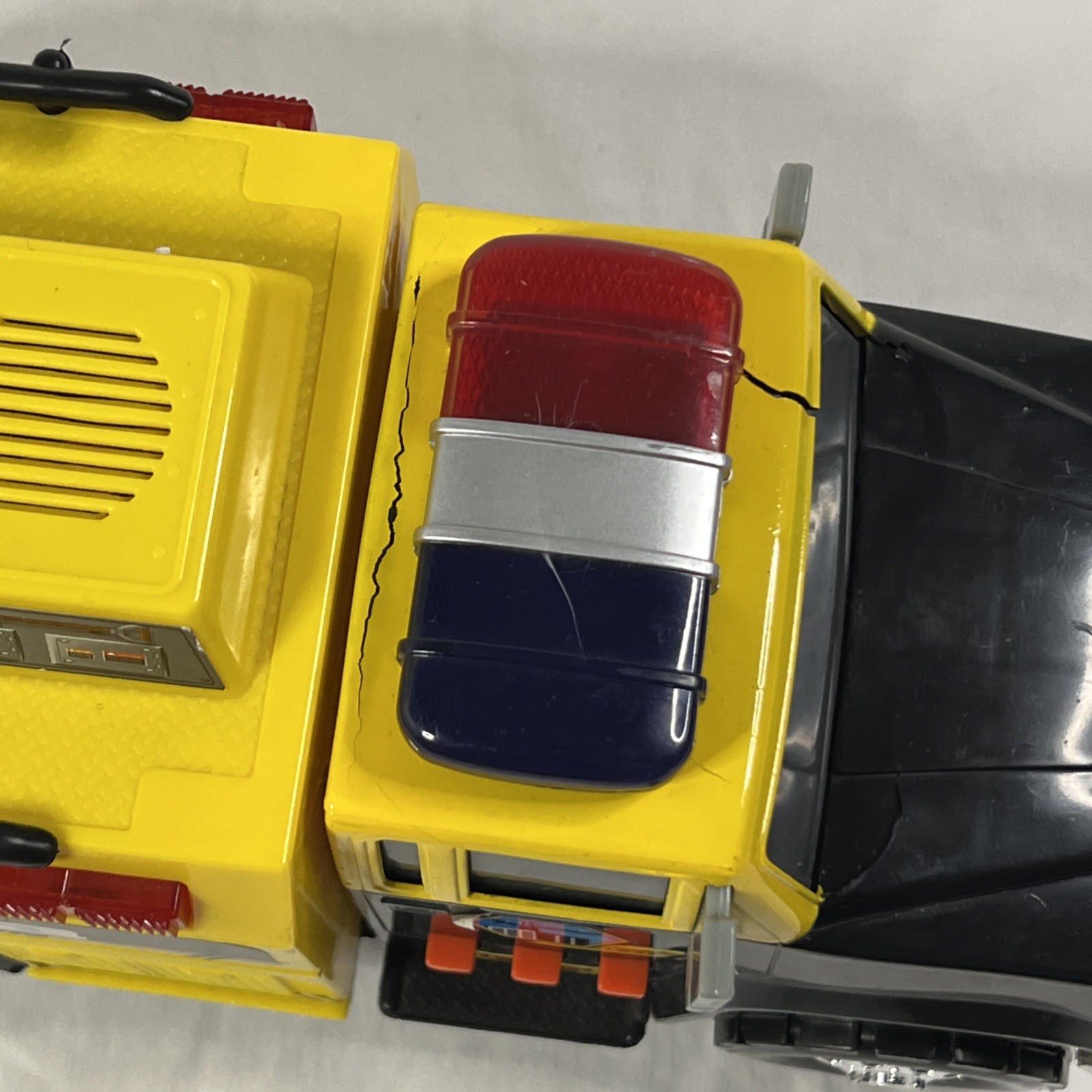 2011 Tonka construction truck with lights and sounds black front yellow back