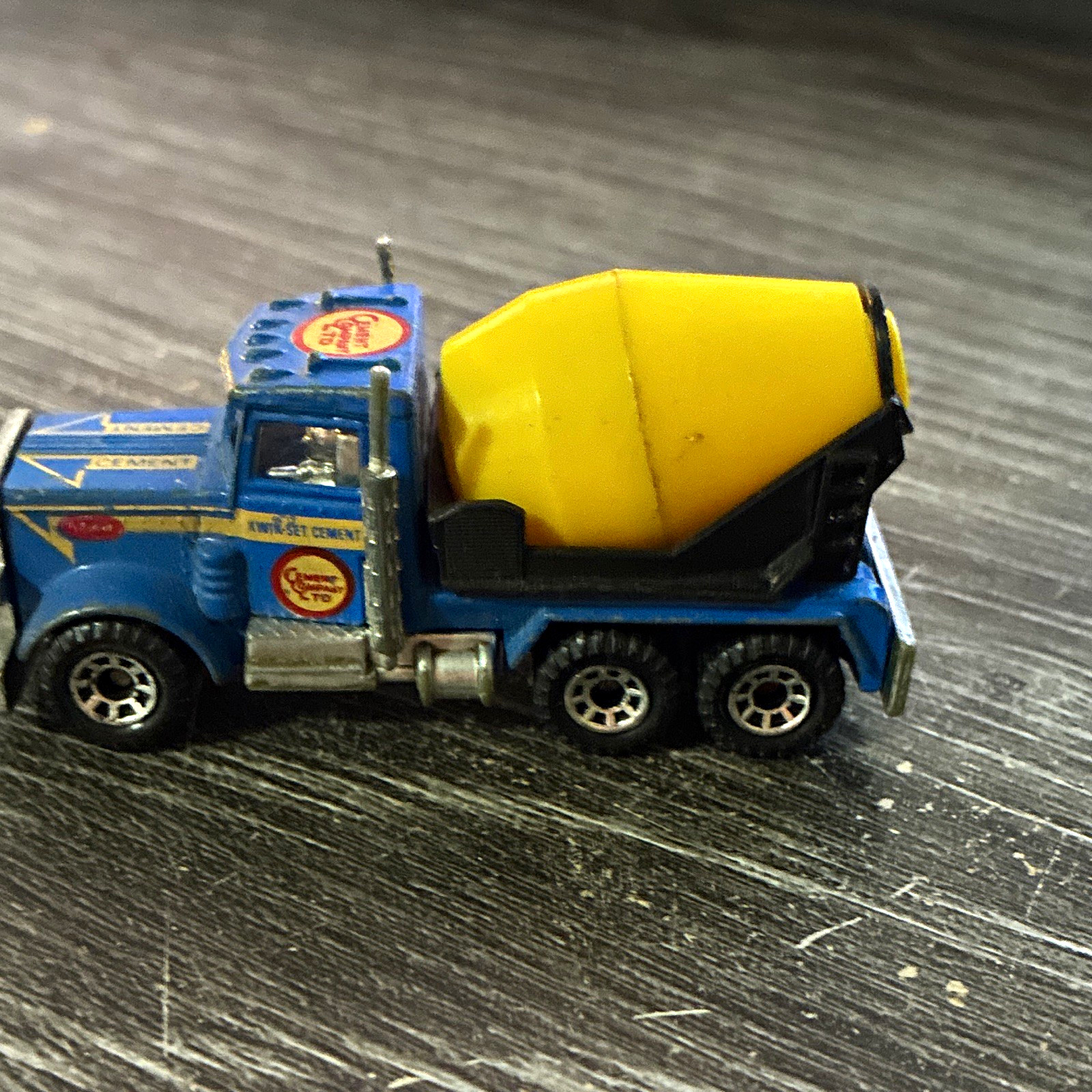 Matchbox Peterbilt Cement Mixer Truck 1:64 Diecast 1981 1-75 Blue/Yellow