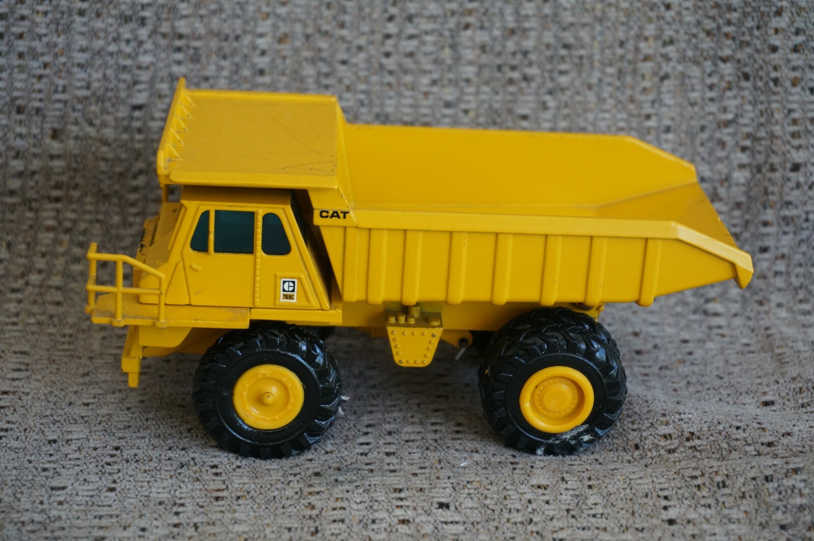 NZG Modelle No. 222 Caterpillar / CAT Dump Truck #1 – 1:50 scale – West Germany