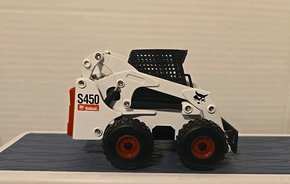 ERTL Bobcat S450 Wheeled Skid Steer Loader 1:32 Britains **Missing Bucket