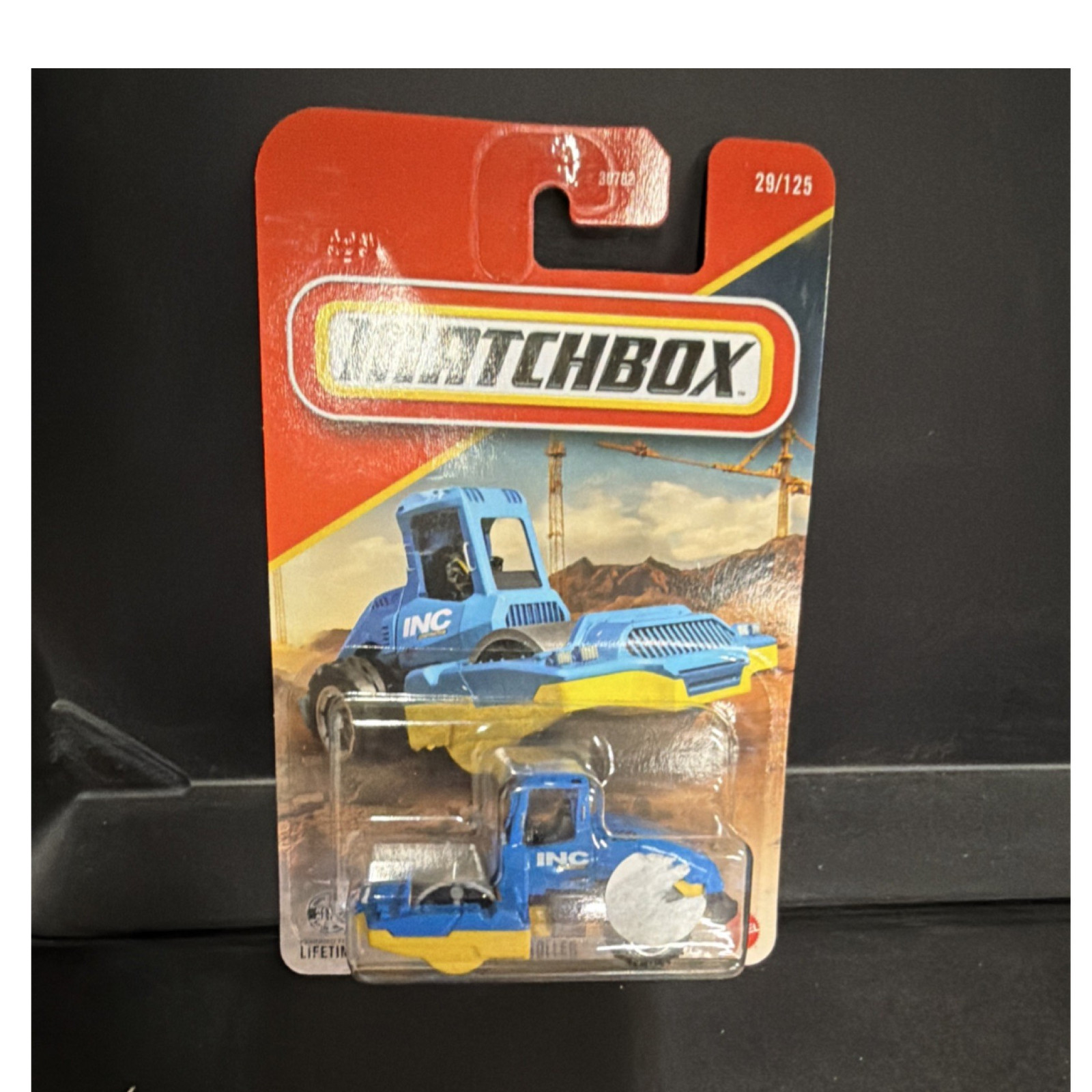 Matchbox Road Roller Diecast Construction Vehicle Blue Yellow JHN28-4910