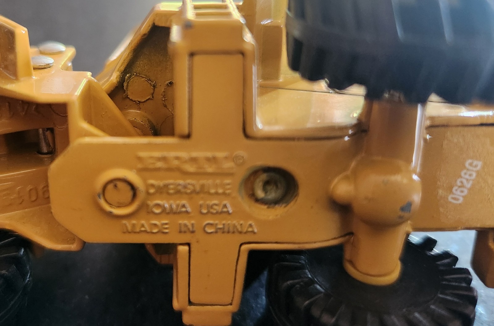 ERTL Catepillar Model 950F Diecast Wheel Loader No Box As Pictured