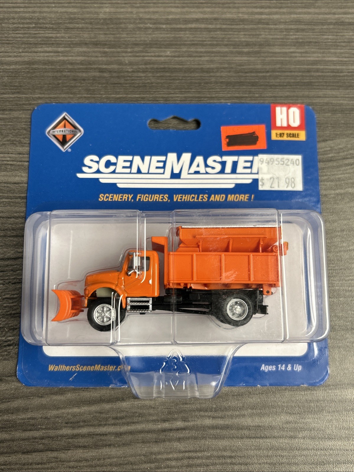 Walthers SceneMaster HO #949-11793 International 4900 Dump Truck w/Plow NIB CC