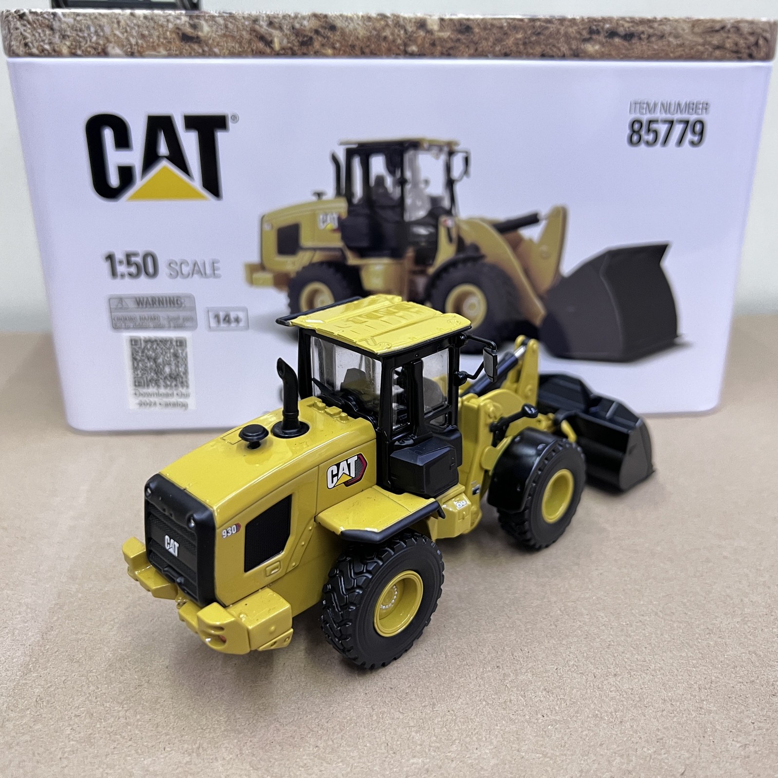 DM 1:50 CAT 930 Caterpillar Wheel Loader Alloy Engineering Forklift Model 85779