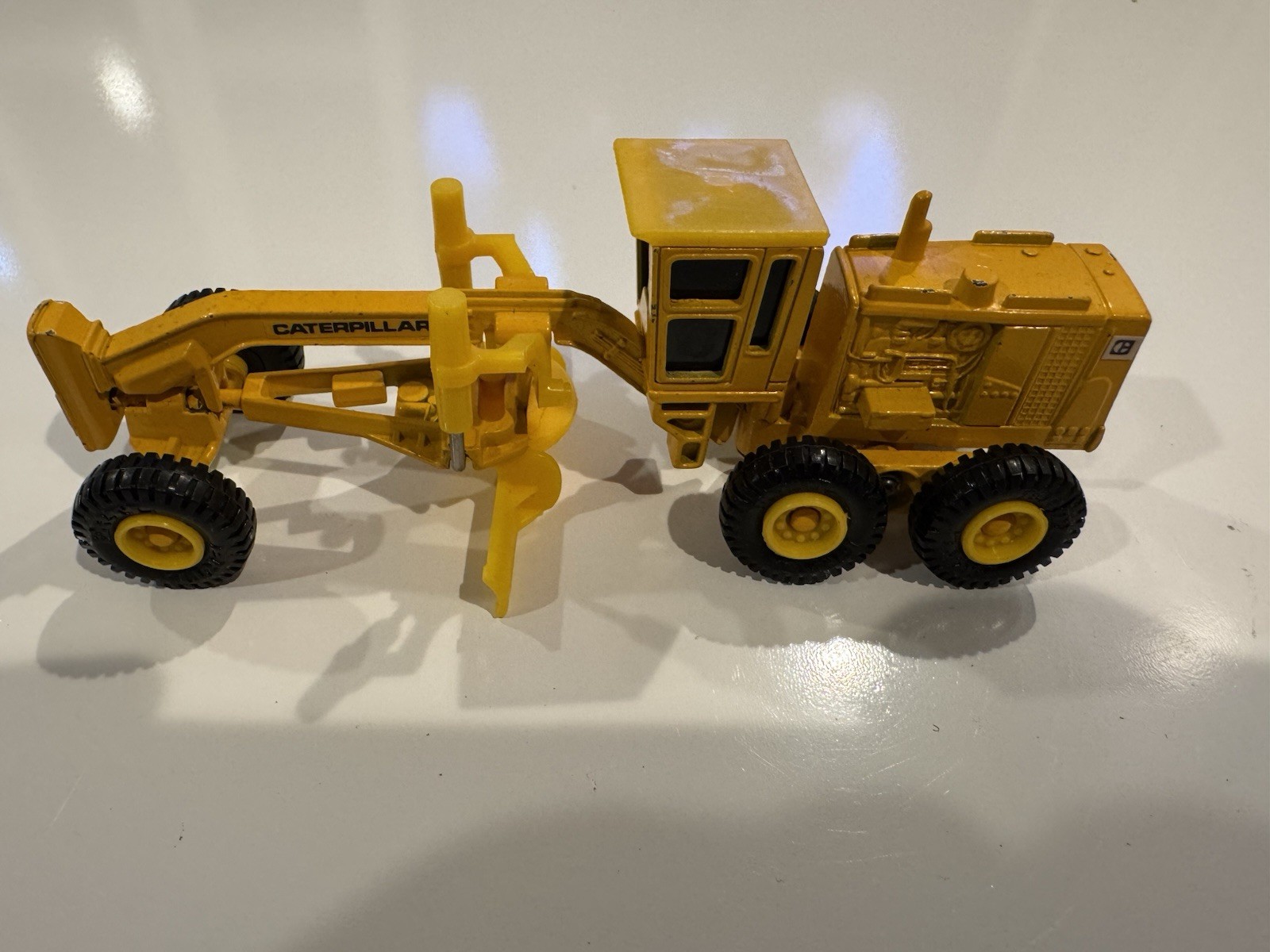 Ertl – Mighty Movers – Caterpillar CAT Motor Grader – 1:64 Scale