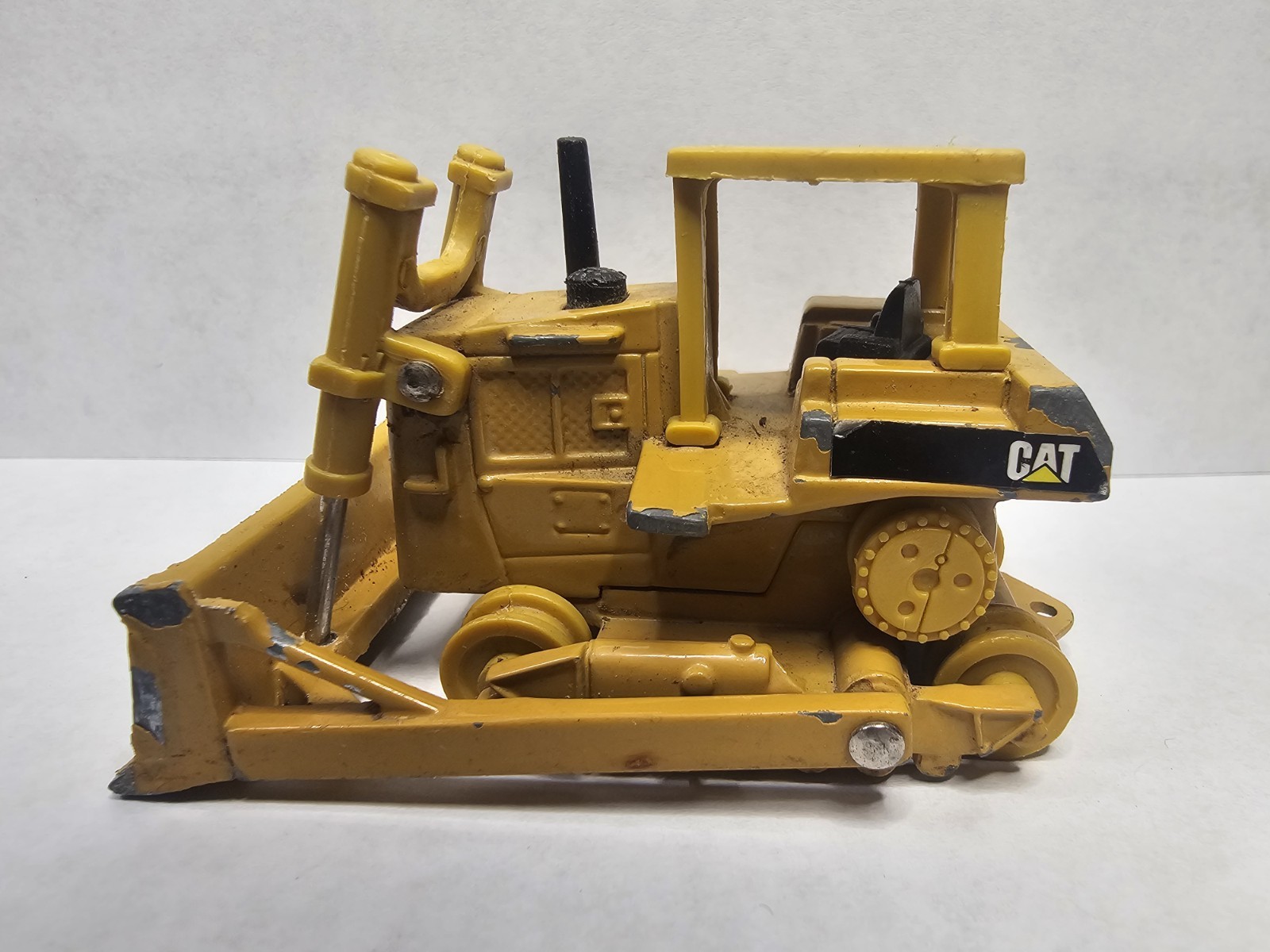 Ertl CAT D6H Track-Type Tractor Diecast Toy Construction Missing Tracks