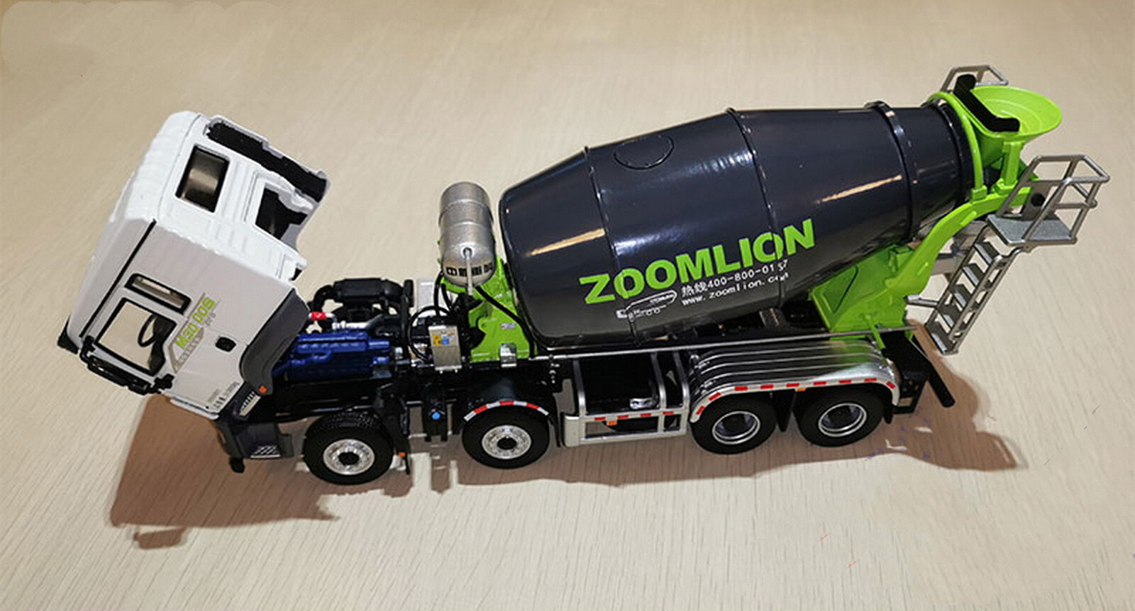 1/38 Scale Zoomlion SHACMAN M3000S 8X4 Concrete Mixer Truck Diecast Car Model