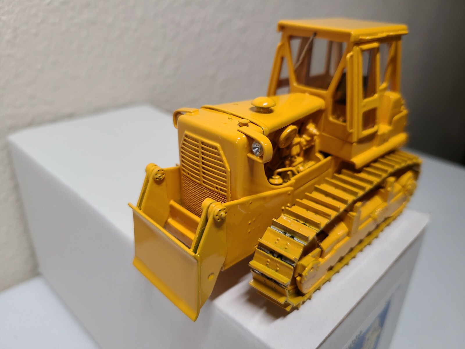 Cat D9H Scraper Pusher Dozer with Rear Trunion and Cab EMD 1:50 Scale #N099 New